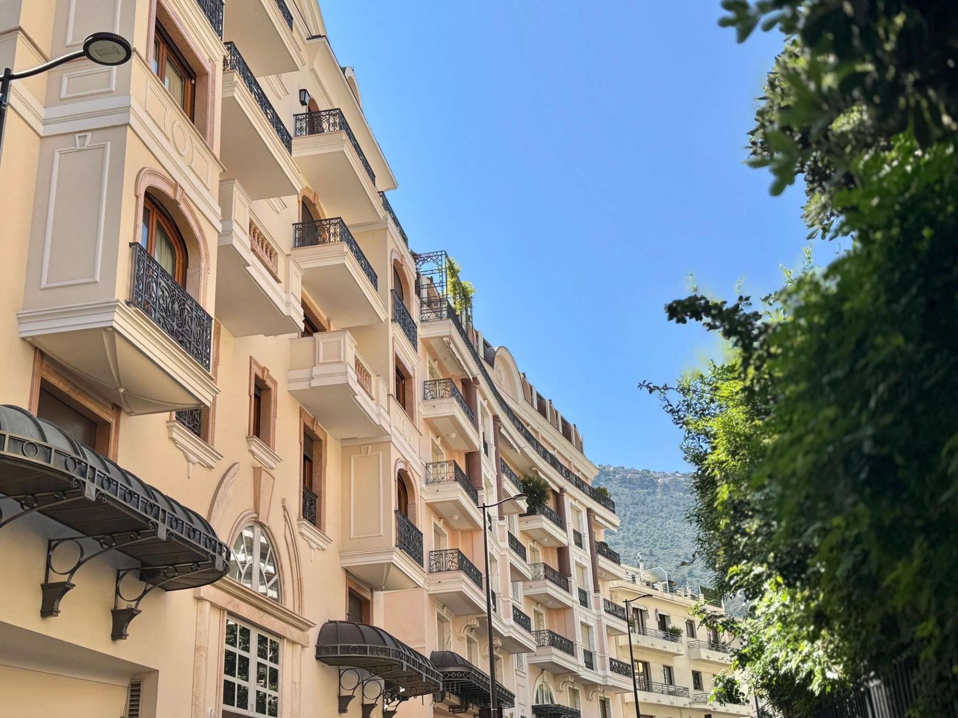 luxury apartment 5 Rooms for sale on MONACO (98000)