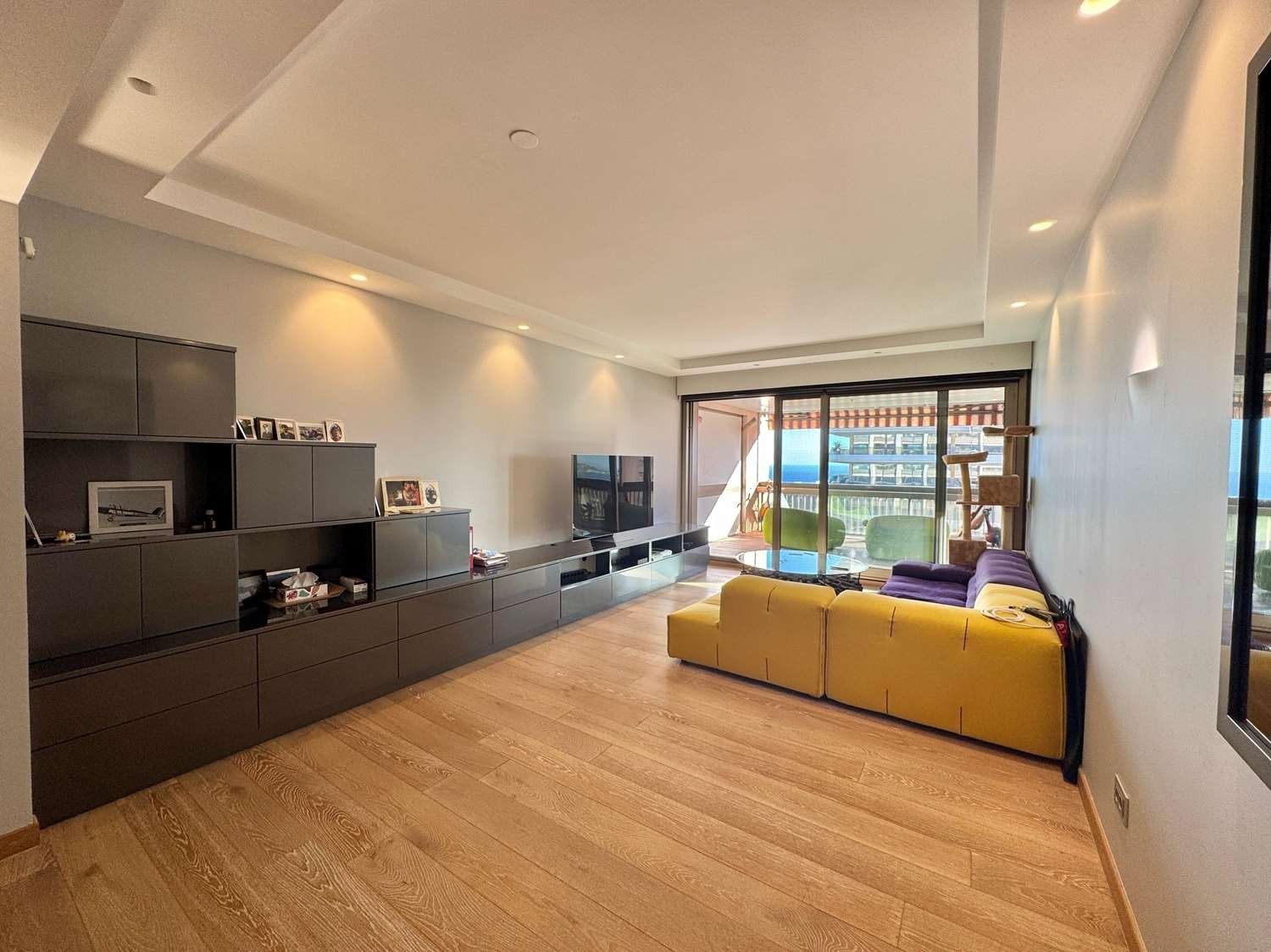 luxury apartment 3 Rooms for sale on MONACO (98000)