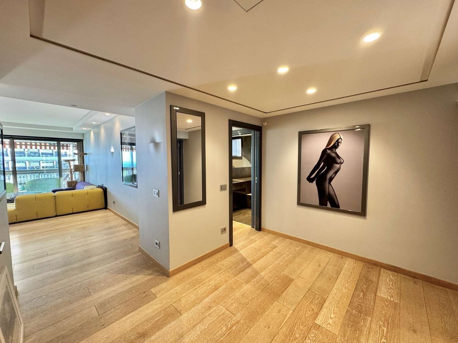 luxury apartment 3 Rooms for sale on MONACO (98000)