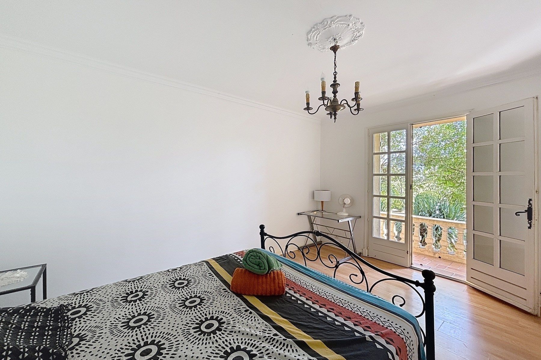 luxury house 9 Rooms for sale on NIMES (30900)