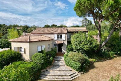 Sale Luxury house Nîmes 9 Rooms 220 m²