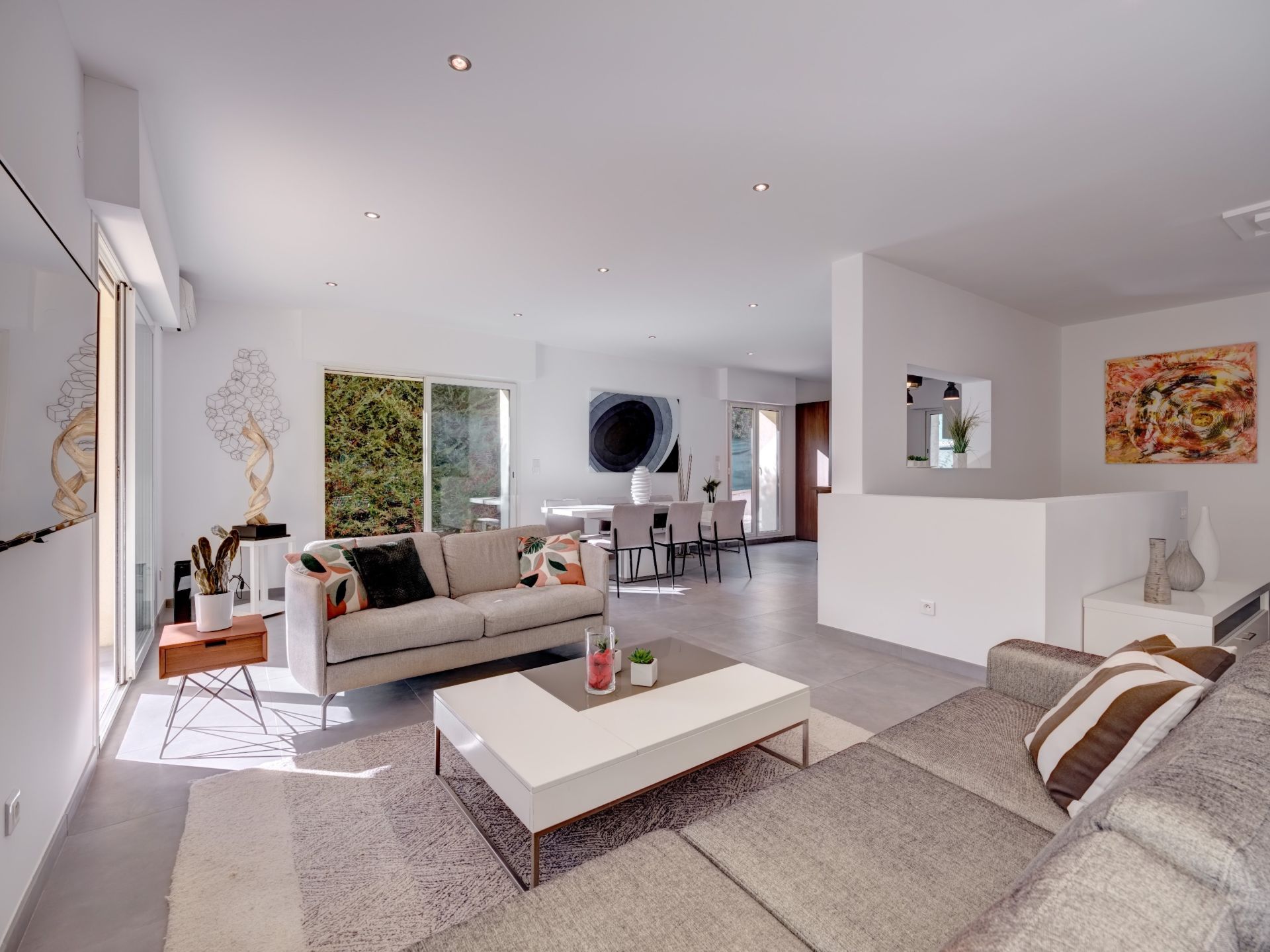 luxury villa 5 Rooms for sale on ANTIBES (06600)