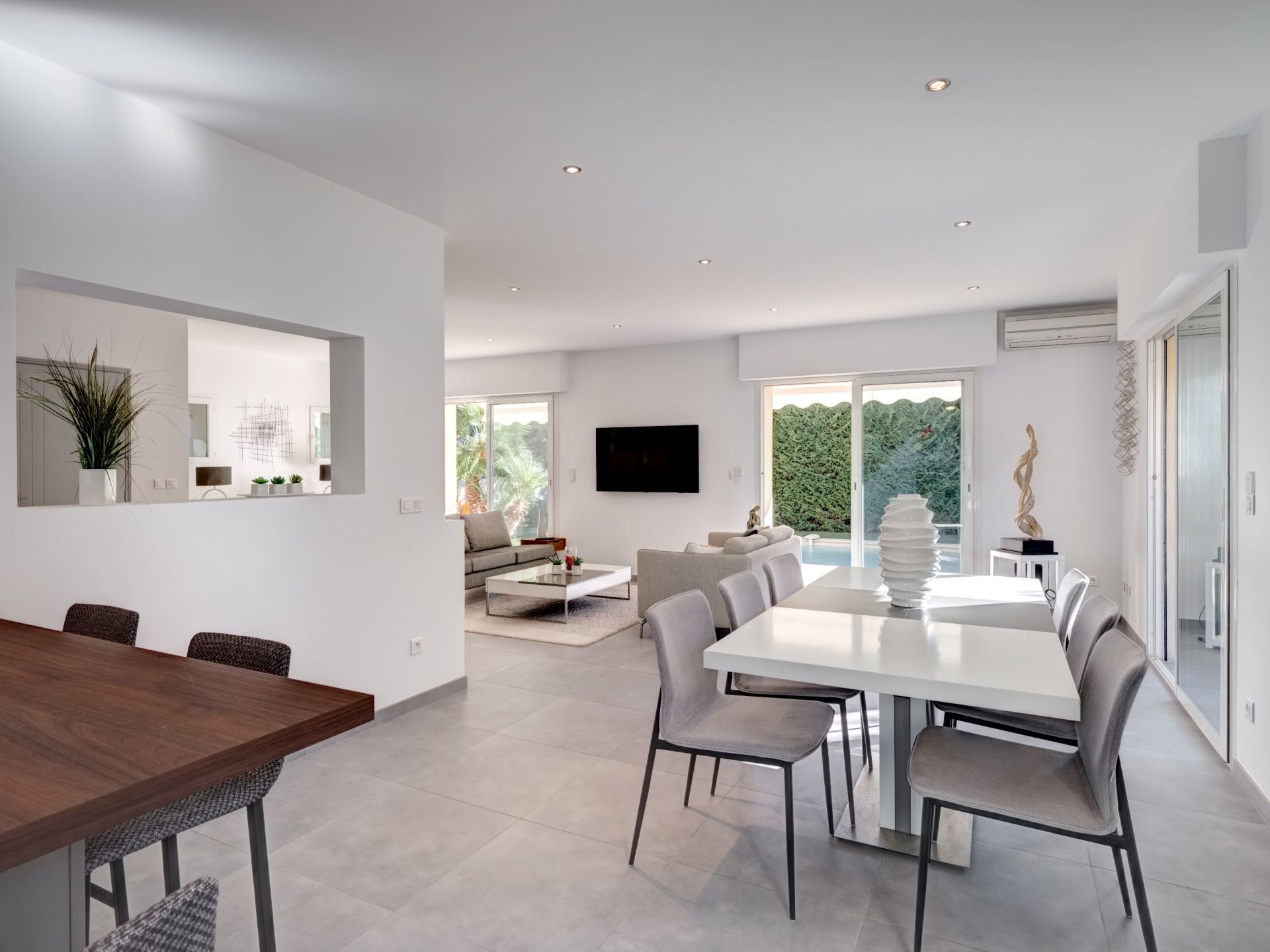 luxury villa 5 Rooms for sale on ANTIBES (06600)