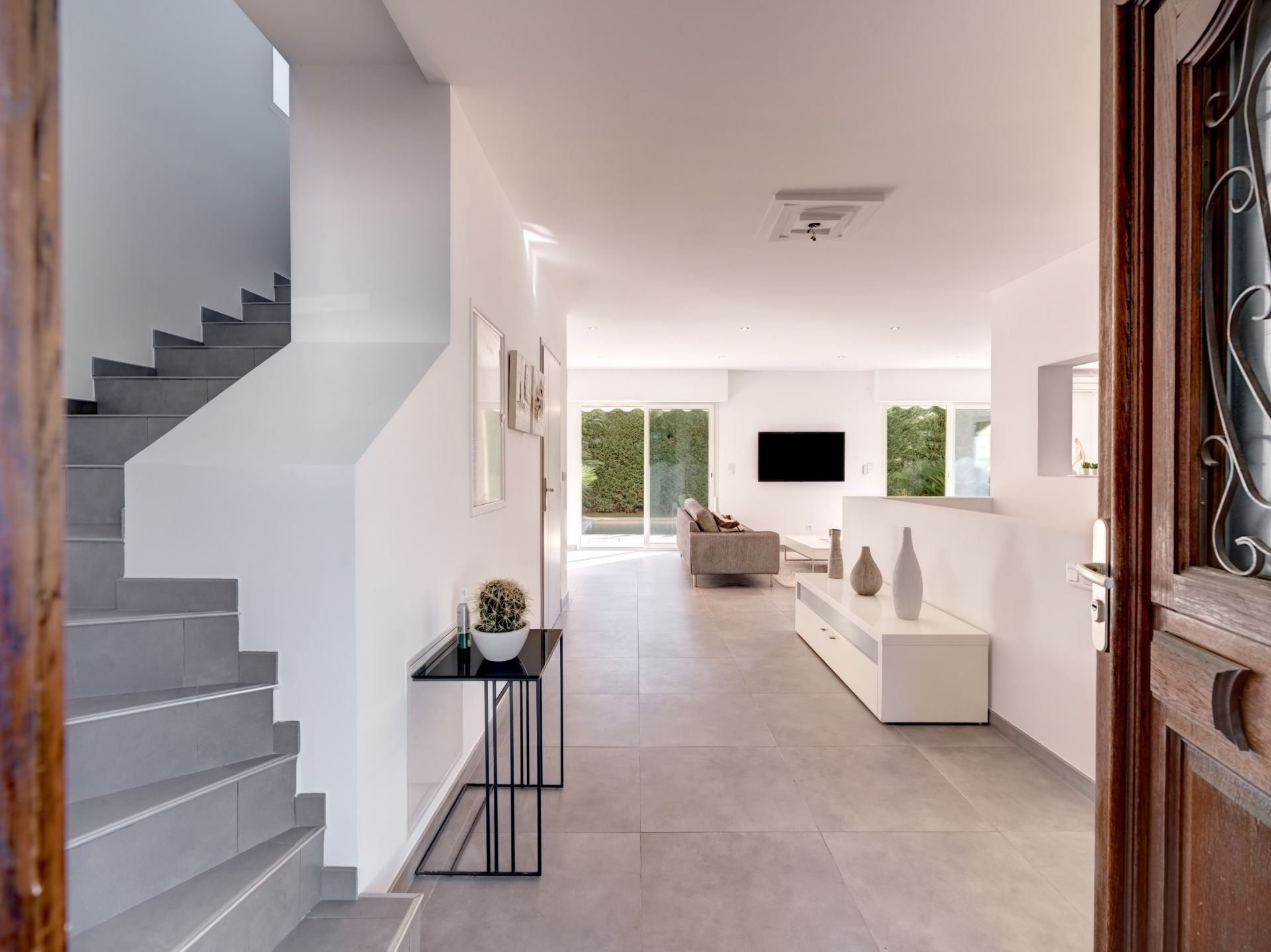 luxury villa 5 Rooms for sale on ANTIBES (06600)