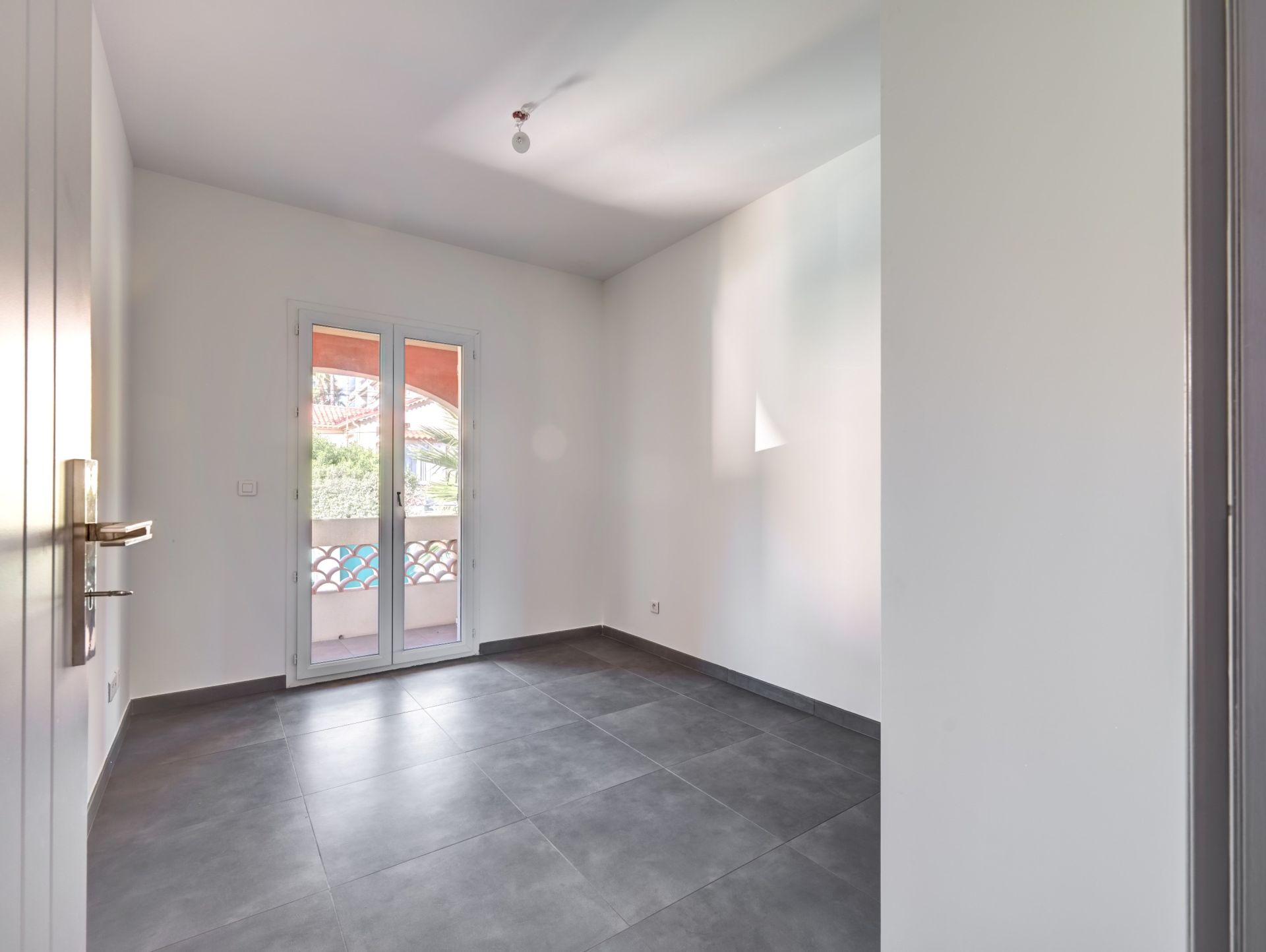 luxury villa 5 Rooms for sale on ANTIBES (06600)