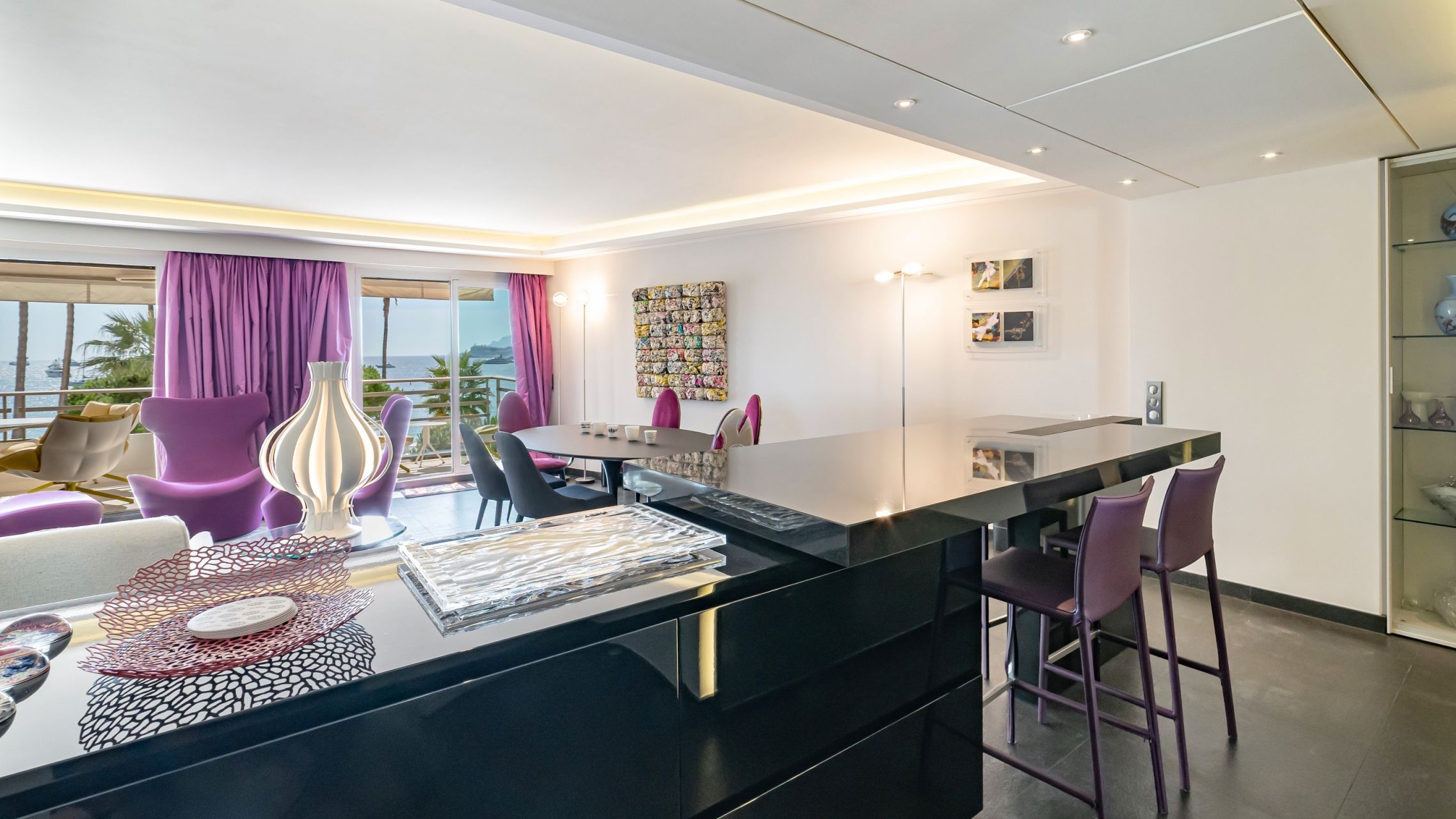 luxury apartment 3 Rooms for sale on CANNES (06400)