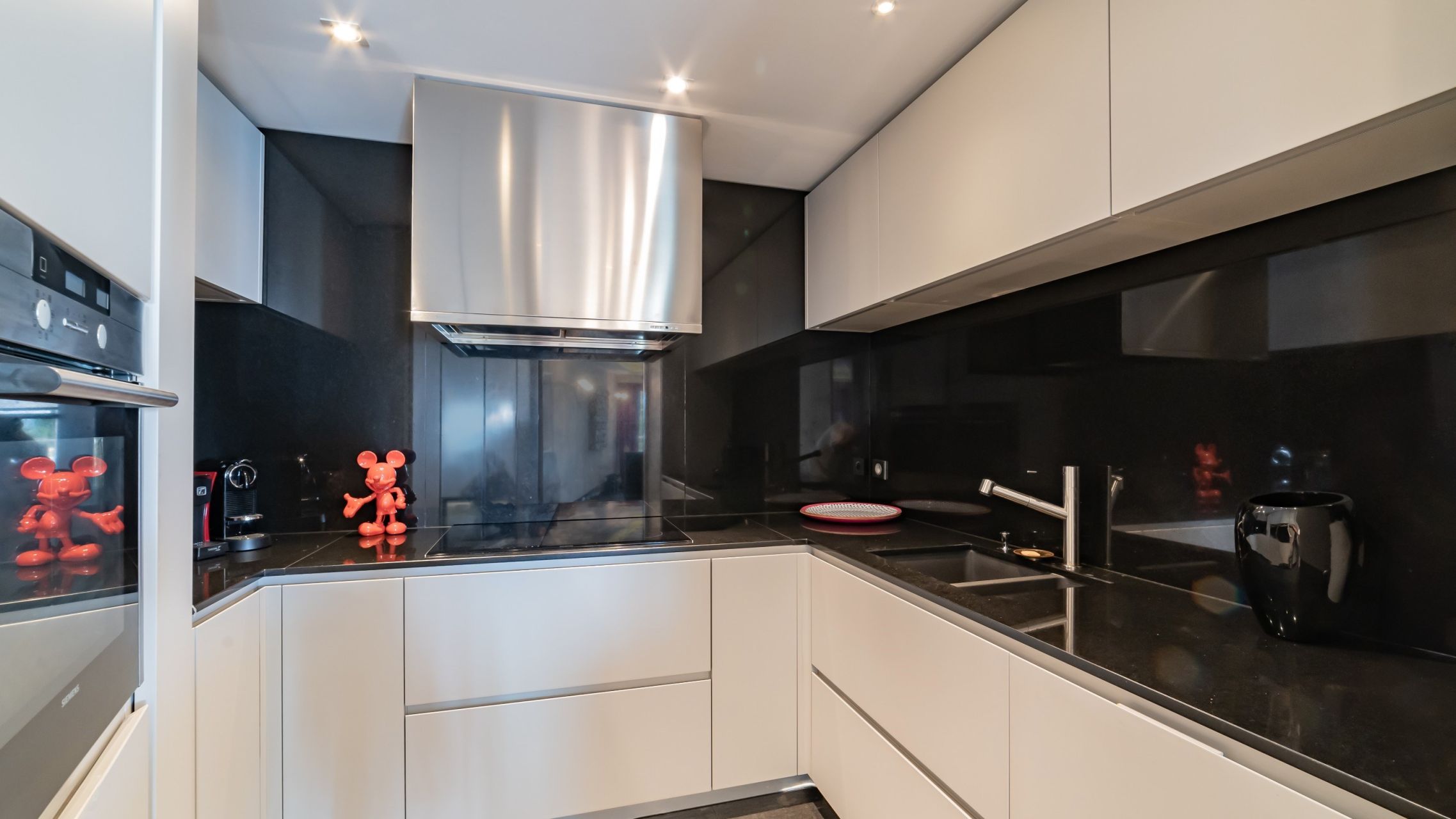 luxury apartment 3 Rooms for sale on CANNES (06400)