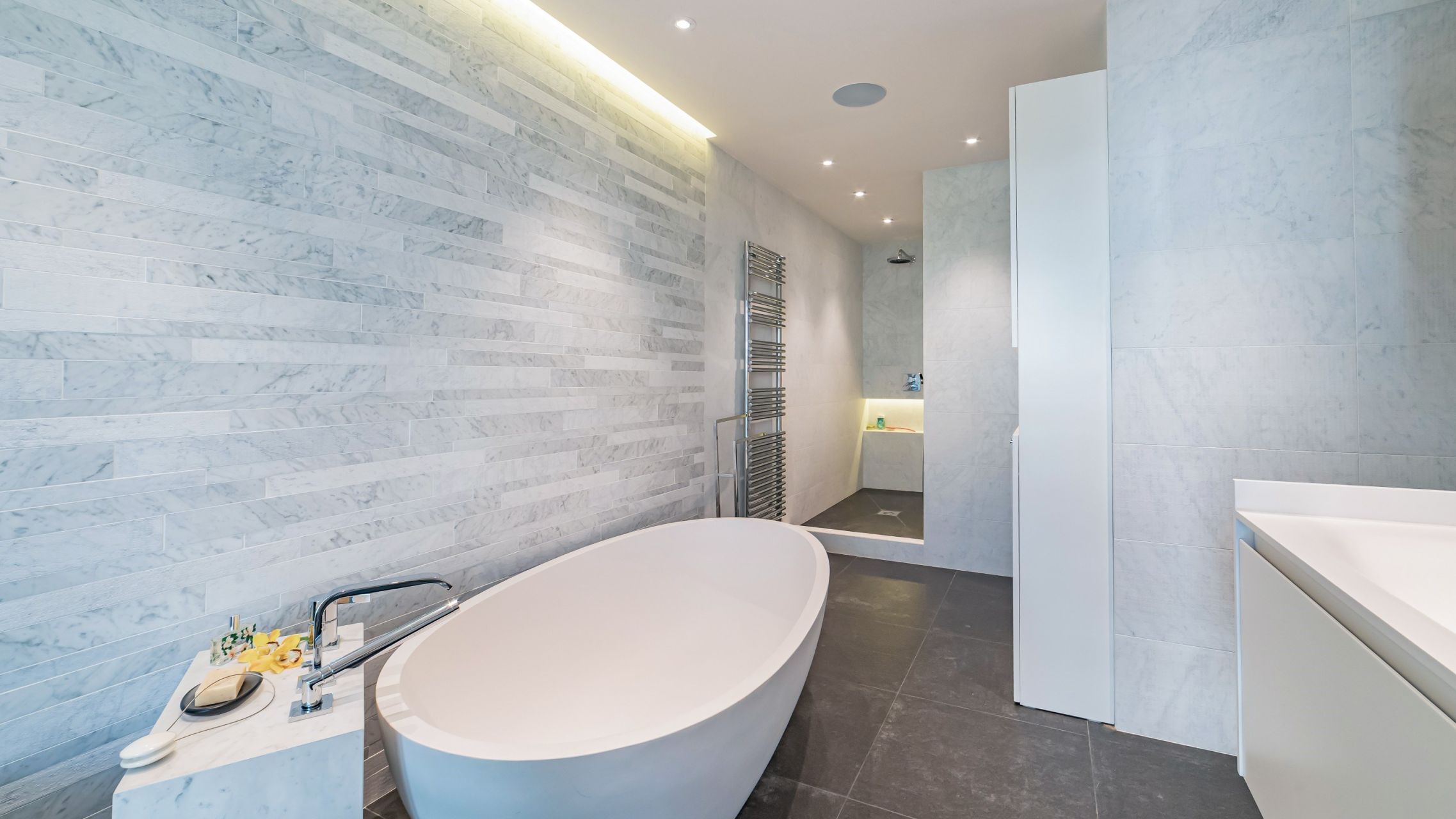 luxury apartment 3 Rooms for sale on CANNES (06400)