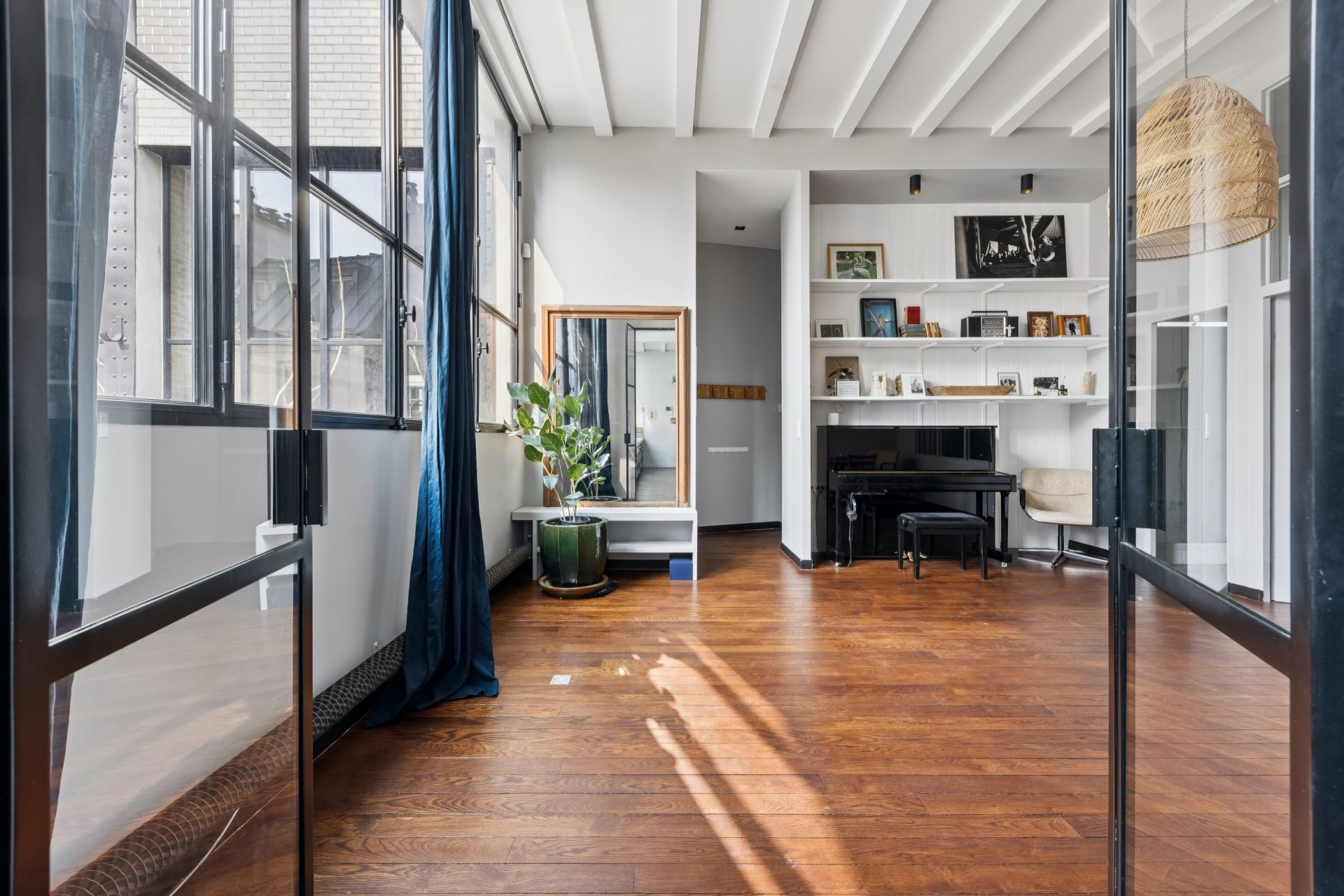 luxury apartment 5 Rooms for sale on PARIS (75011)