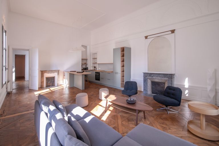 luxury apartment 5 Rooms for sale on NANTES (44000)