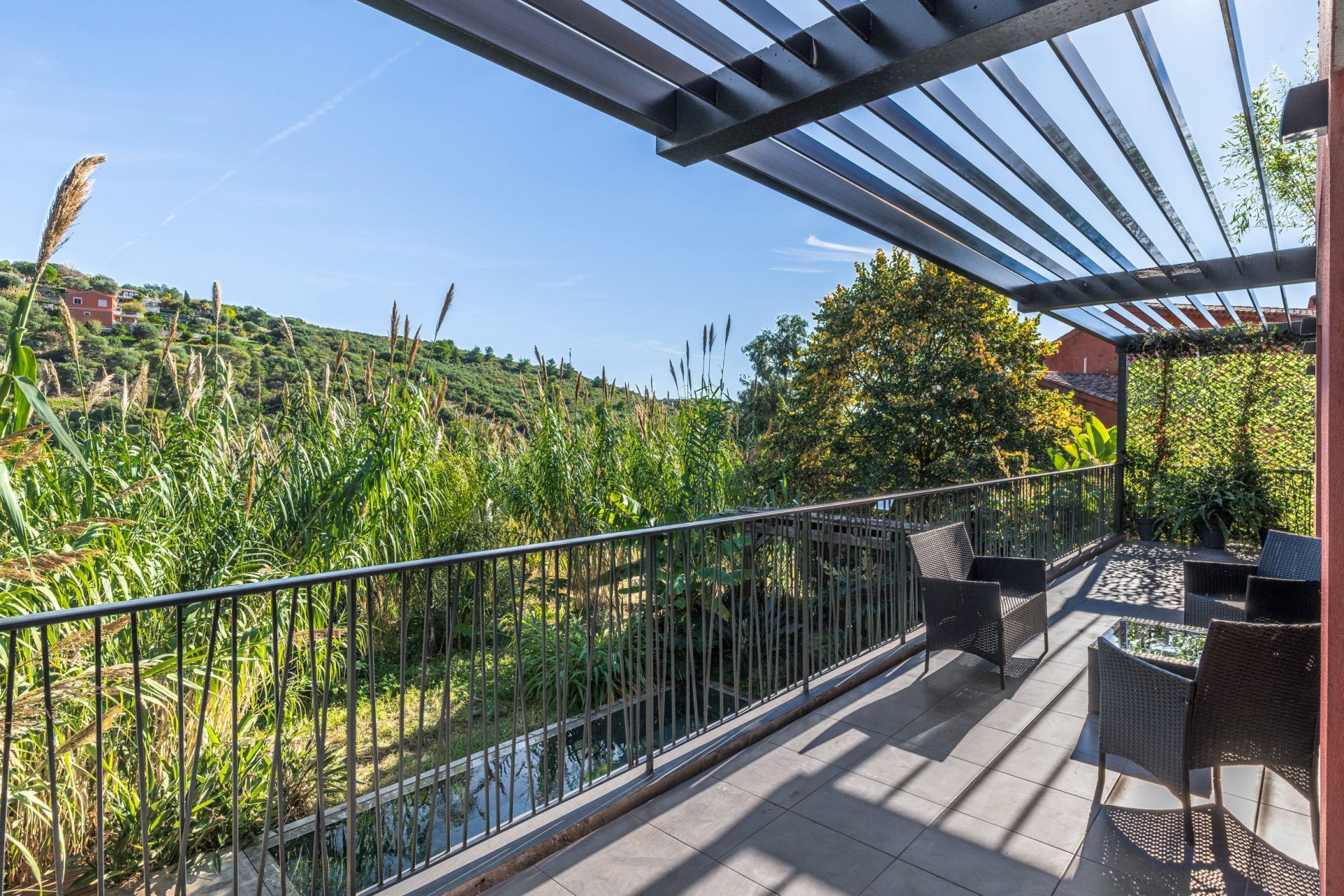 contemporary house 6 Rooms for sale on EZE (06360)