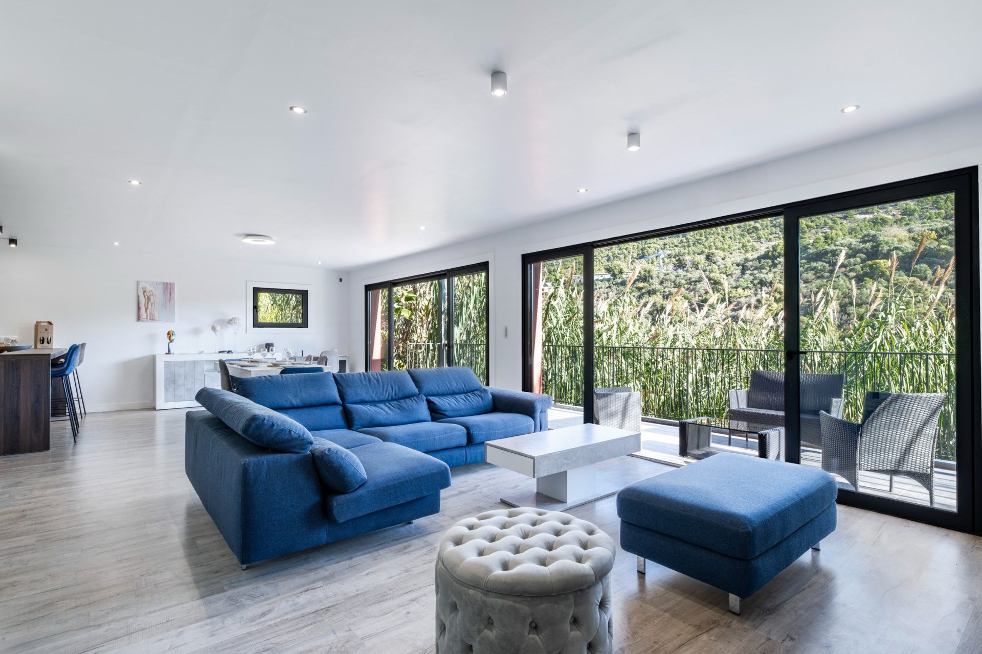 contemporary house 6 Rooms for sale on EZE (06360)