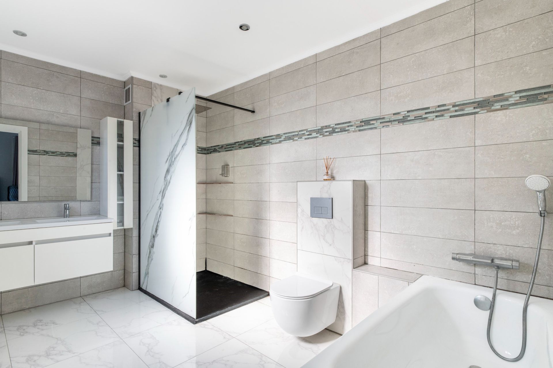 contemporary house 6 Rooms for sale on EZE (06360)