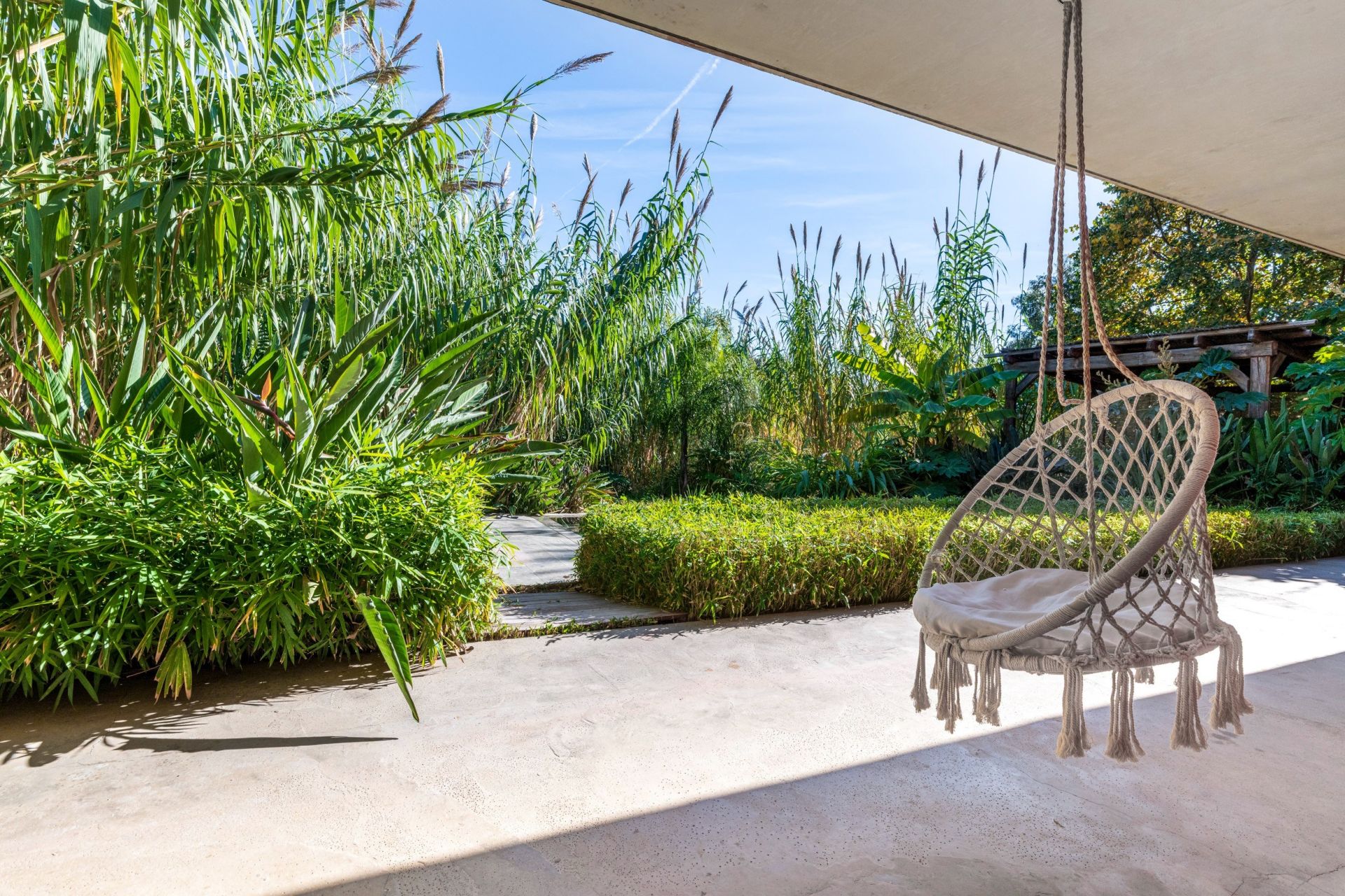 contemporary house 6 Rooms for sale on EZE (06360)