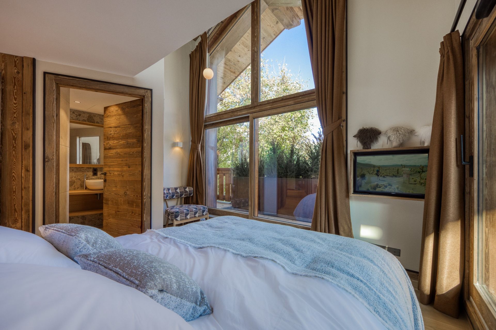 luxury apartment 5 Rooms for seasonal rent on MERIBEL LES ALLUES (73550)