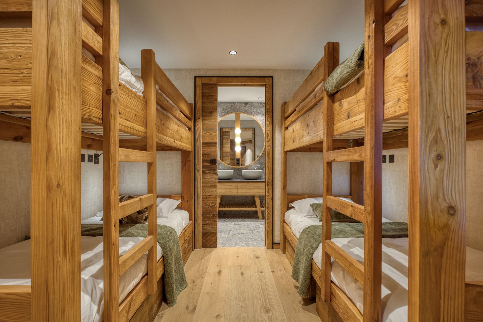appartement de luxe 5 Pièces en location saisonnière sur MERIBEL LES ALLUES (73550)