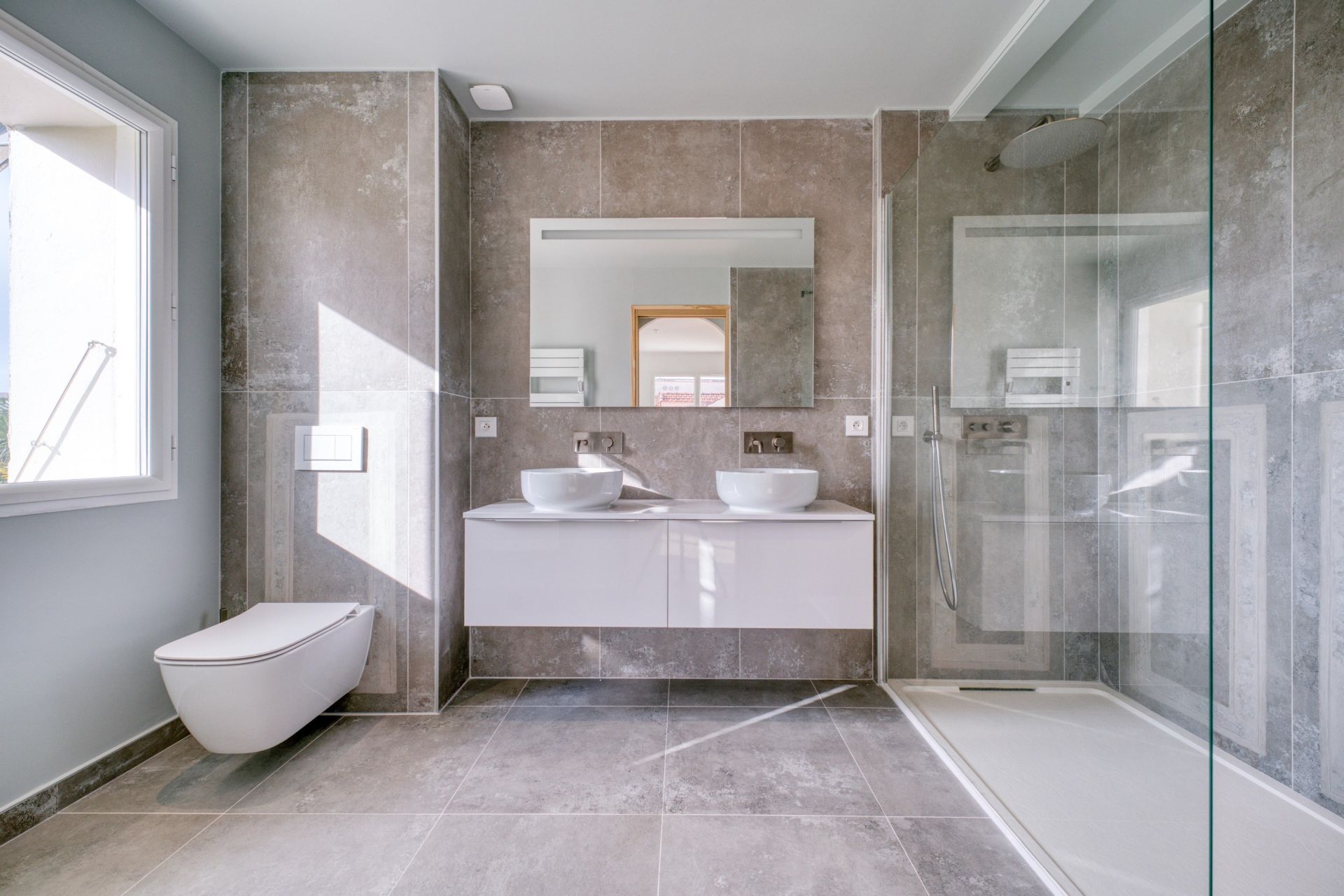 luxury house 7 Rooms for sale on LA ROCHELLE (17000)