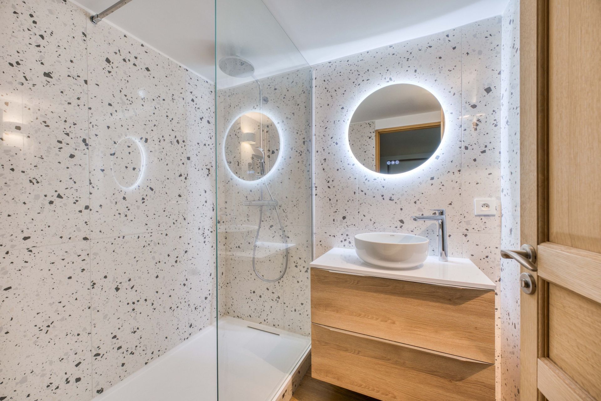 luxury house 7 Rooms for sale on LA ROCHELLE (17000)