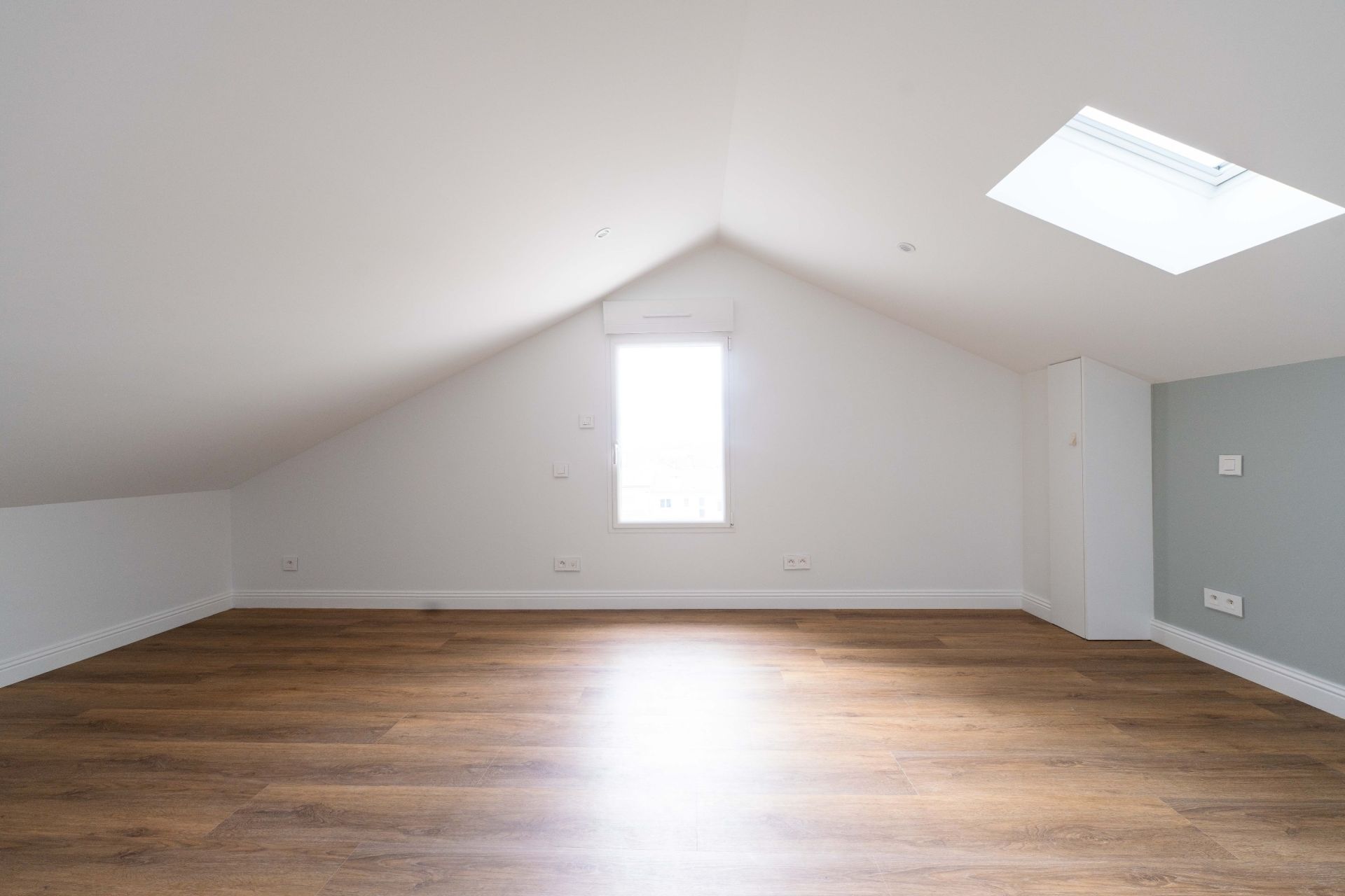 luxury house 7 Rooms for sale on LA ROCHELLE (17000)