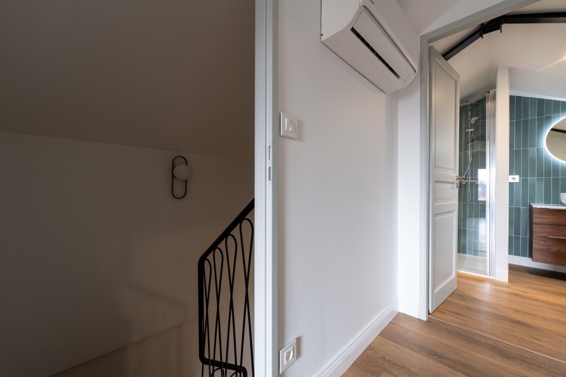 luxury house 7 Rooms for sale on LA ROCHELLE (17000)