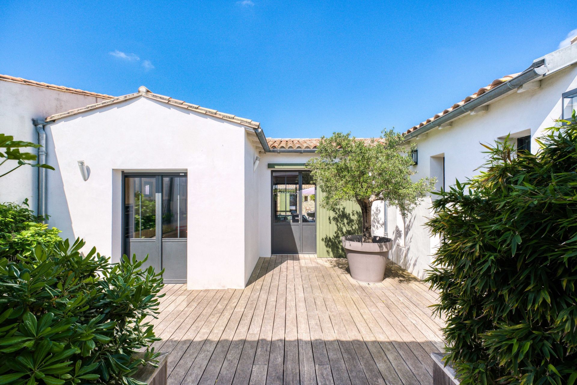 luxury house 9 Rooms for sale on STE MARIE DE RE (17740)