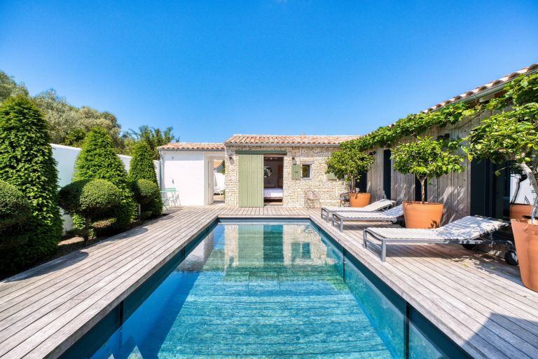 luxury house 9 Rooms for sale on STE MARIE DE RE (17740)