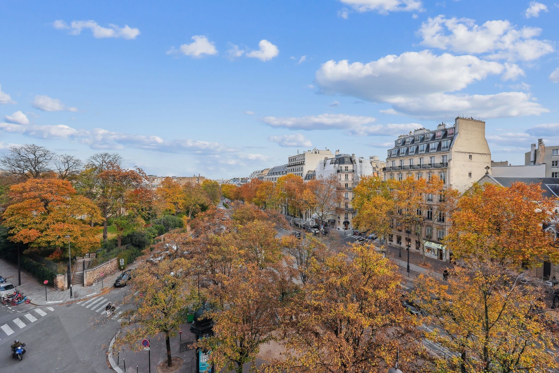 luxury apartment 5 Rooms for sale on PARIS (75008)