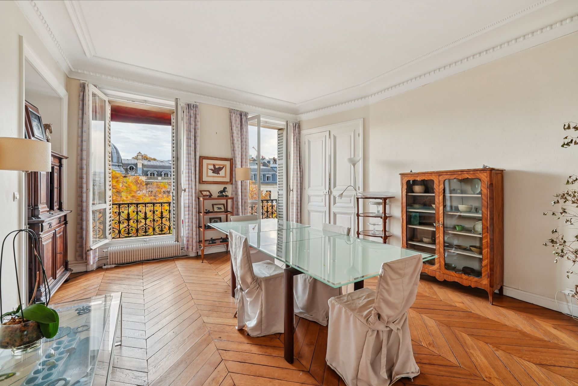 luxury apartment 5 Rooms for sale on PARIS (75008)