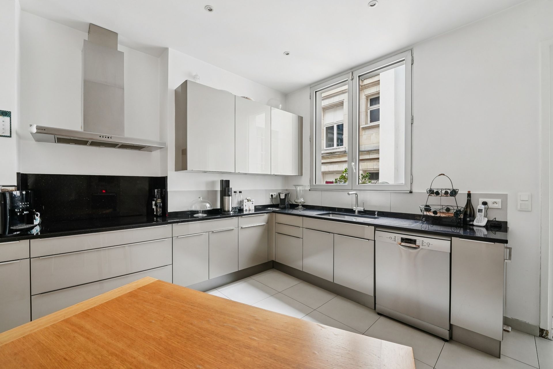 luxury apartment 5 Rooms for sale on PARIS (75008)