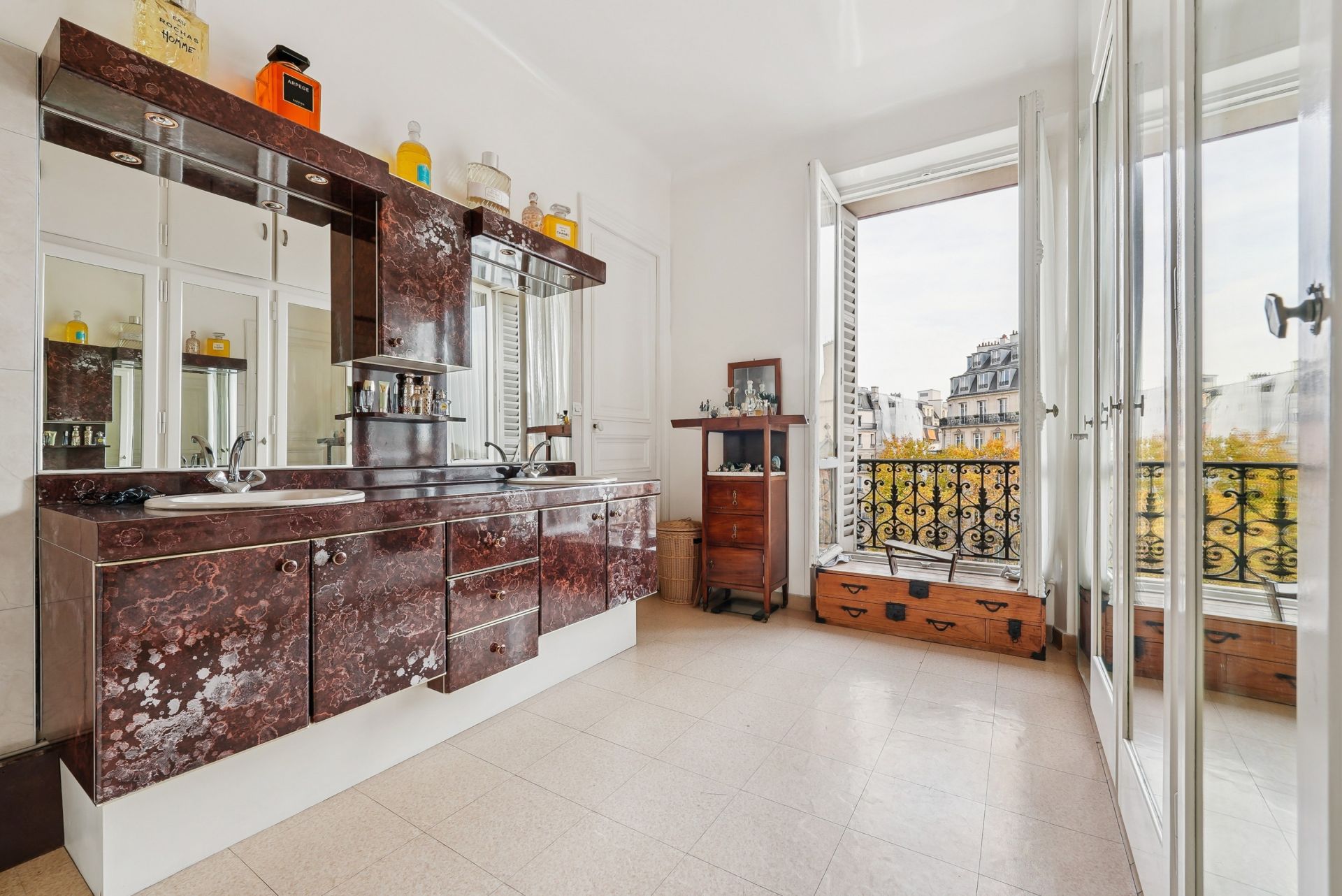 luxury apartment 5 Rooms for sale on PARIS (75008)