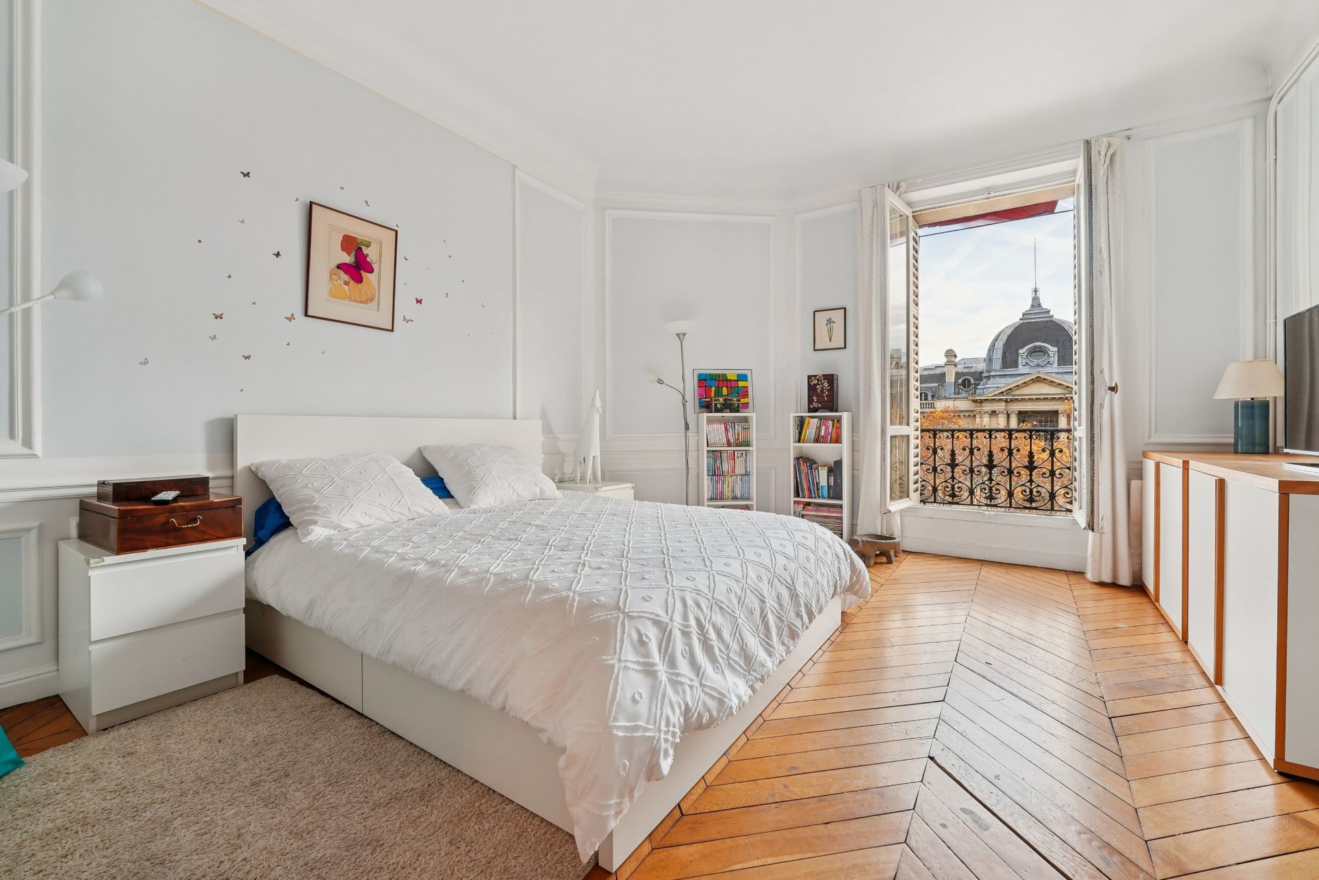 luxury apartment 5 Rooms for sale on PARIS (75008)
