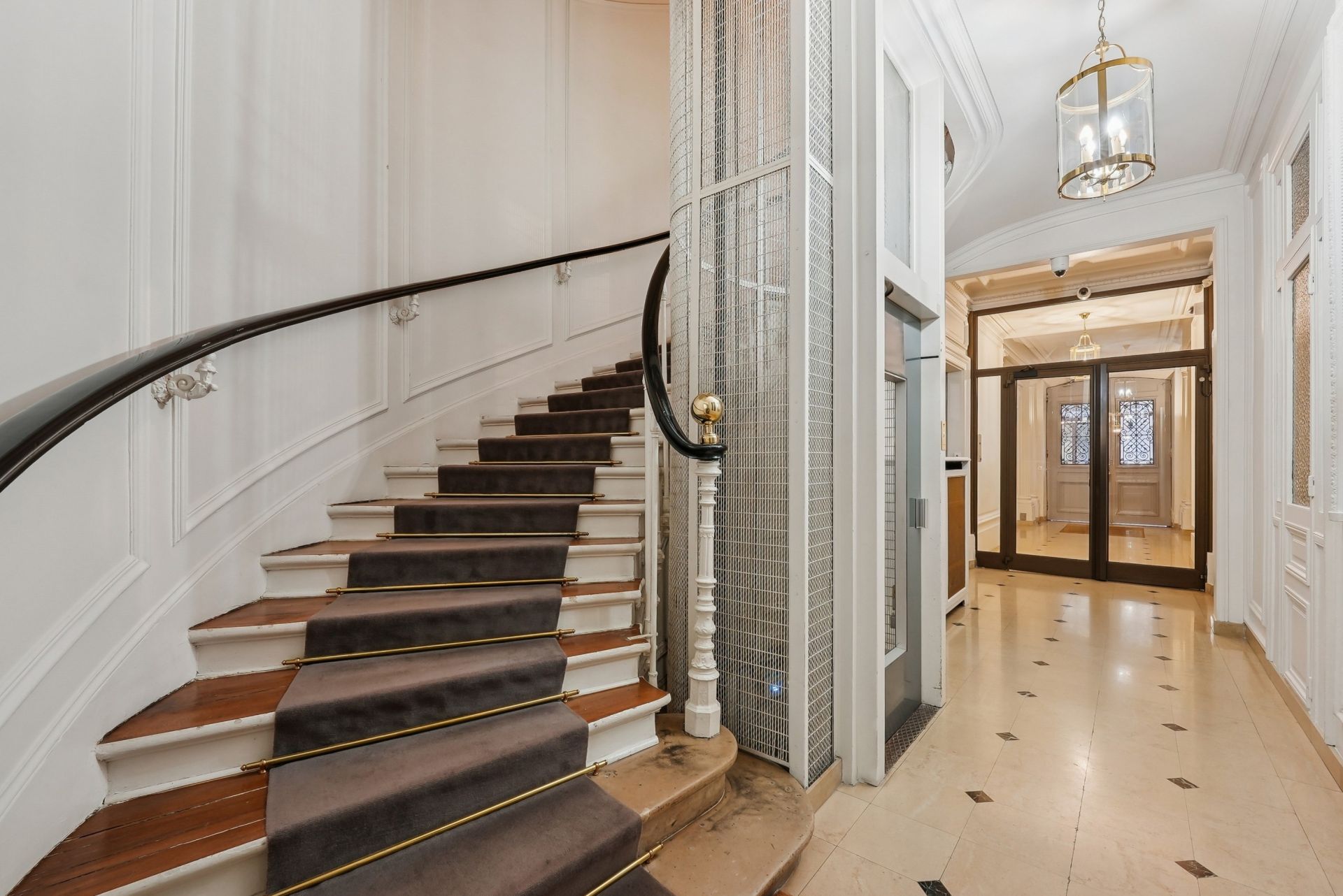 luxury apartment 5 Rooms for sale on PARIS (75008)