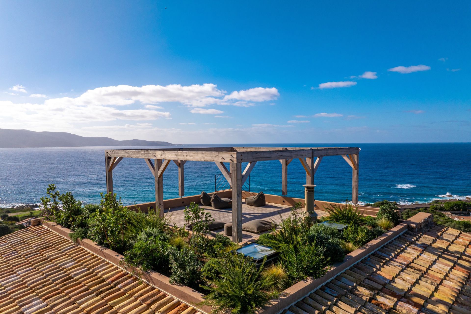 luxury villa 8 Rooms for seasonal rent on OLMETO (20113)