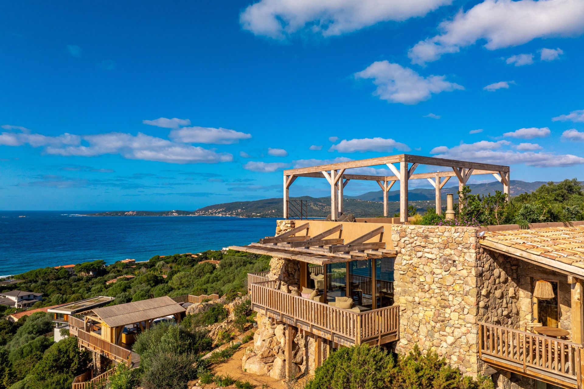 luxury villa 8 Rooms for seasonal rent on OLMETO (20113)