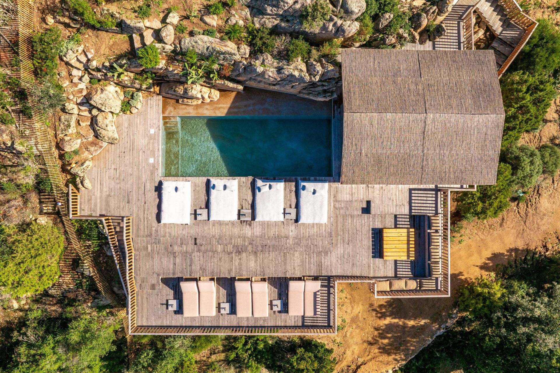 luxury villa 8 Rooms for seasonal rent on OLMETO (20113)