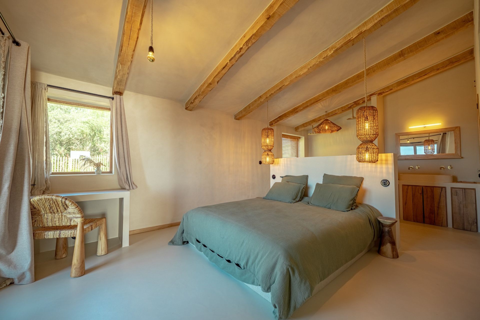 luxury villa 8 Rooms for seasonal rent on OLMETO (20113)