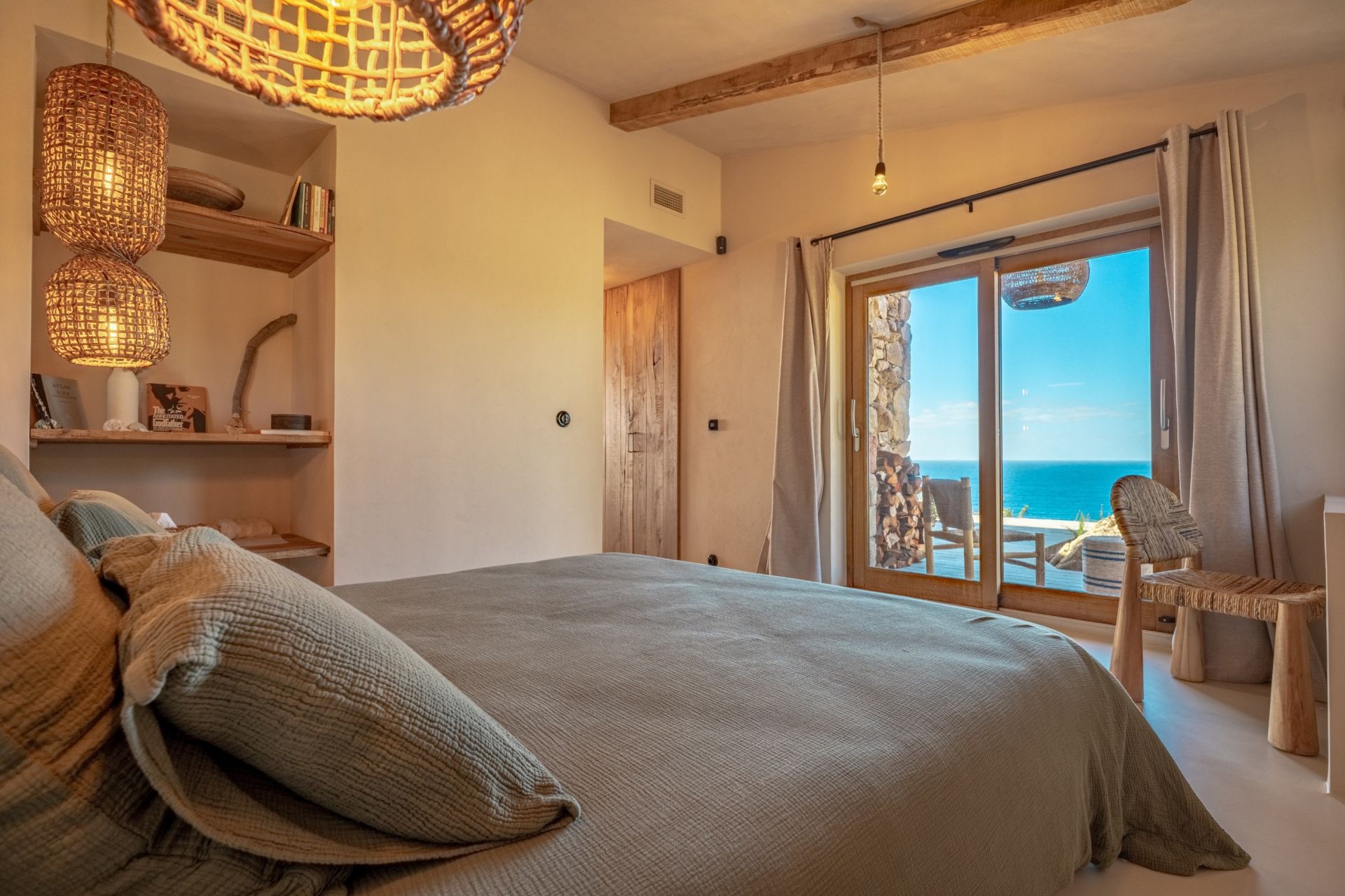 luxury villa 8 Rooms for seasonal rent on OLMETO (20113)