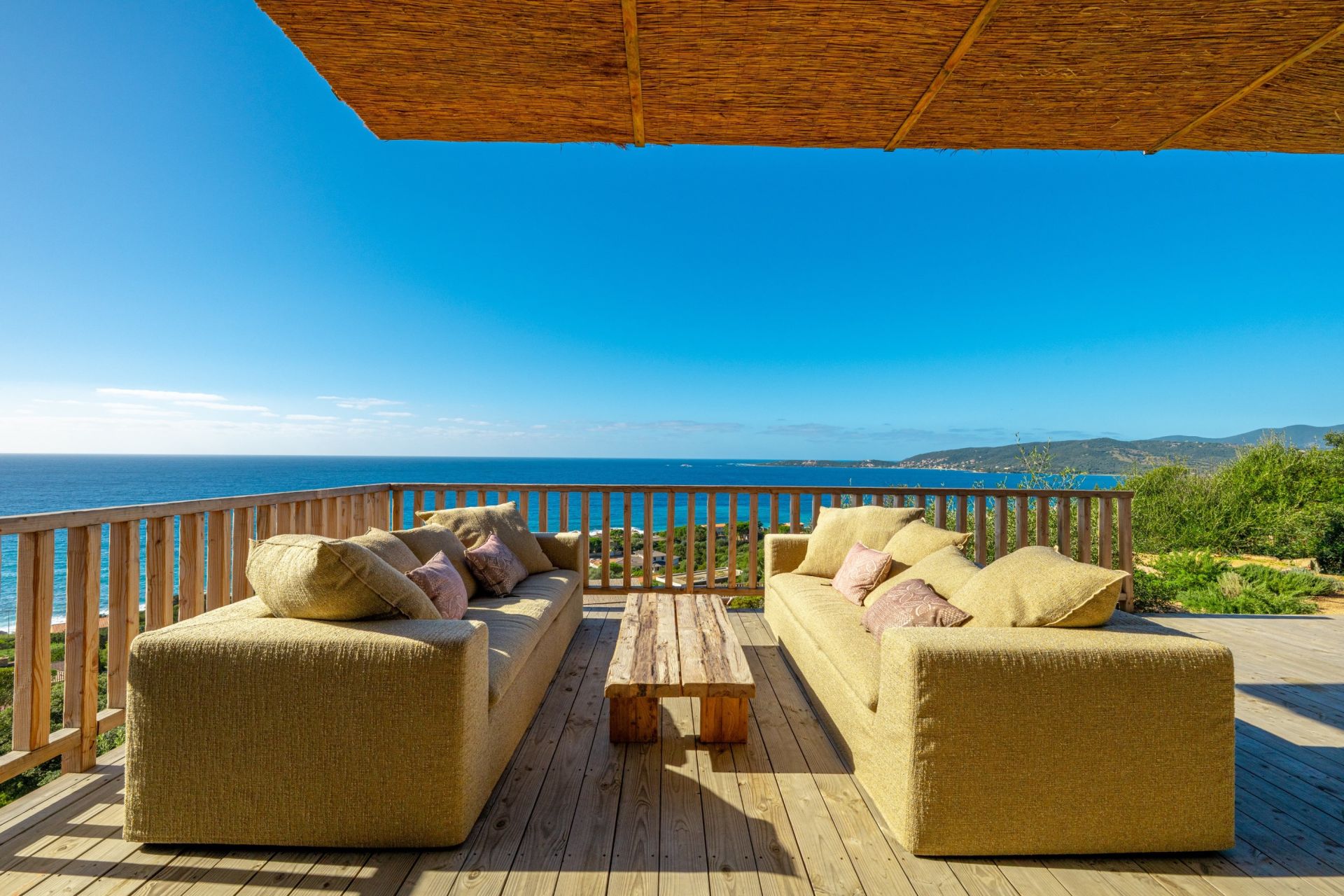 luxury villa 8 Rooms for seasonal rent on OLMETO (20113)