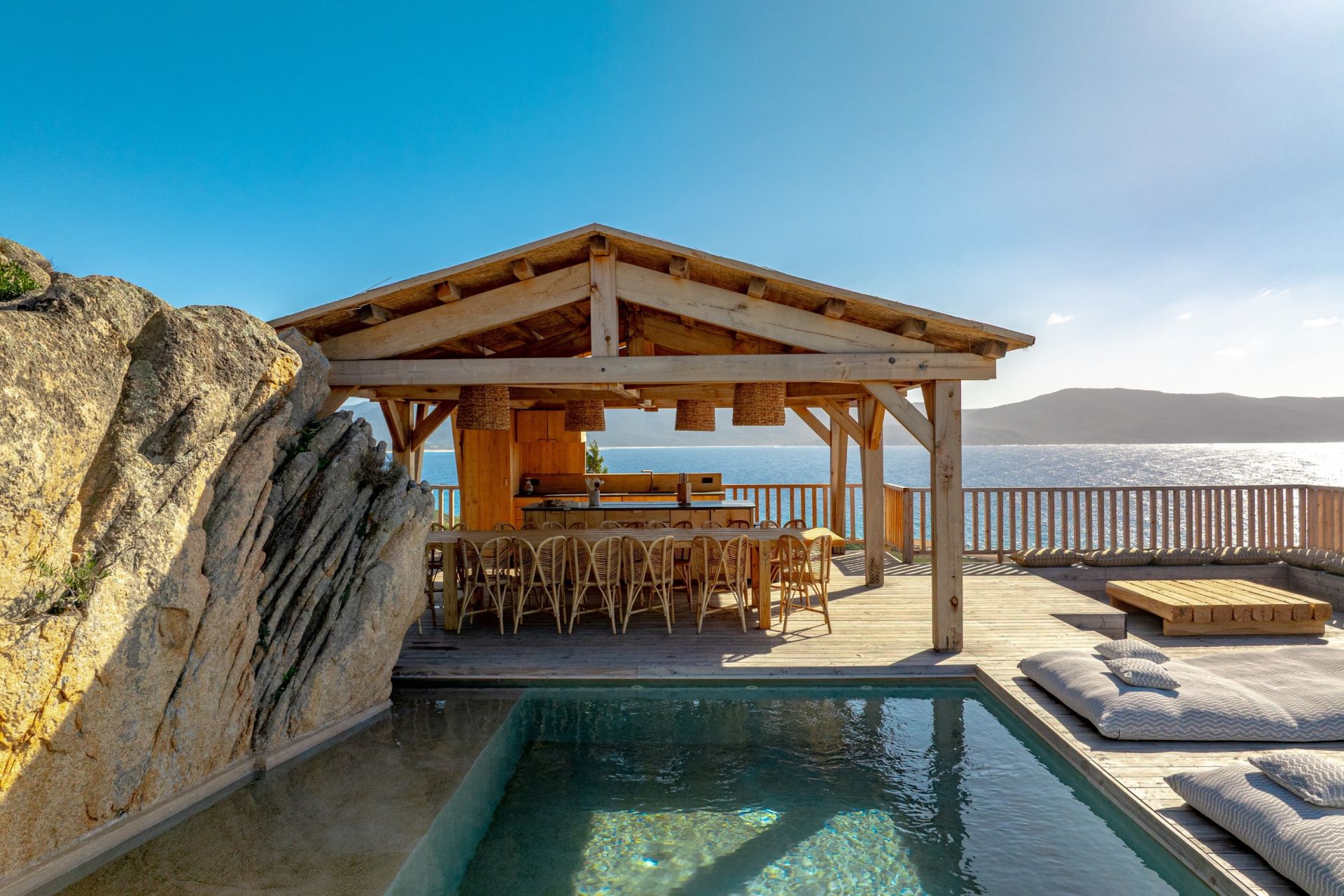 luxury villa 8 Rooms for seasonal rent on OLMETO (20113)