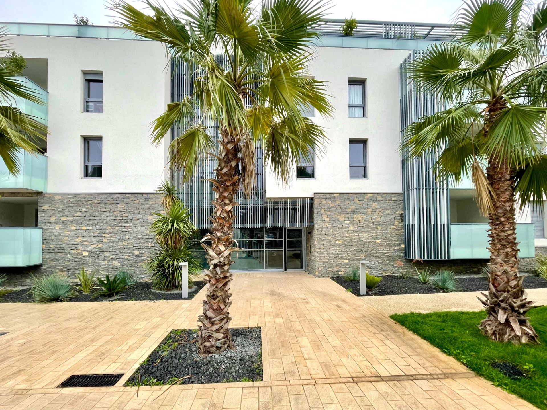 luxury apartment 4 Rooms for sale on MONTPELLIER (34000)