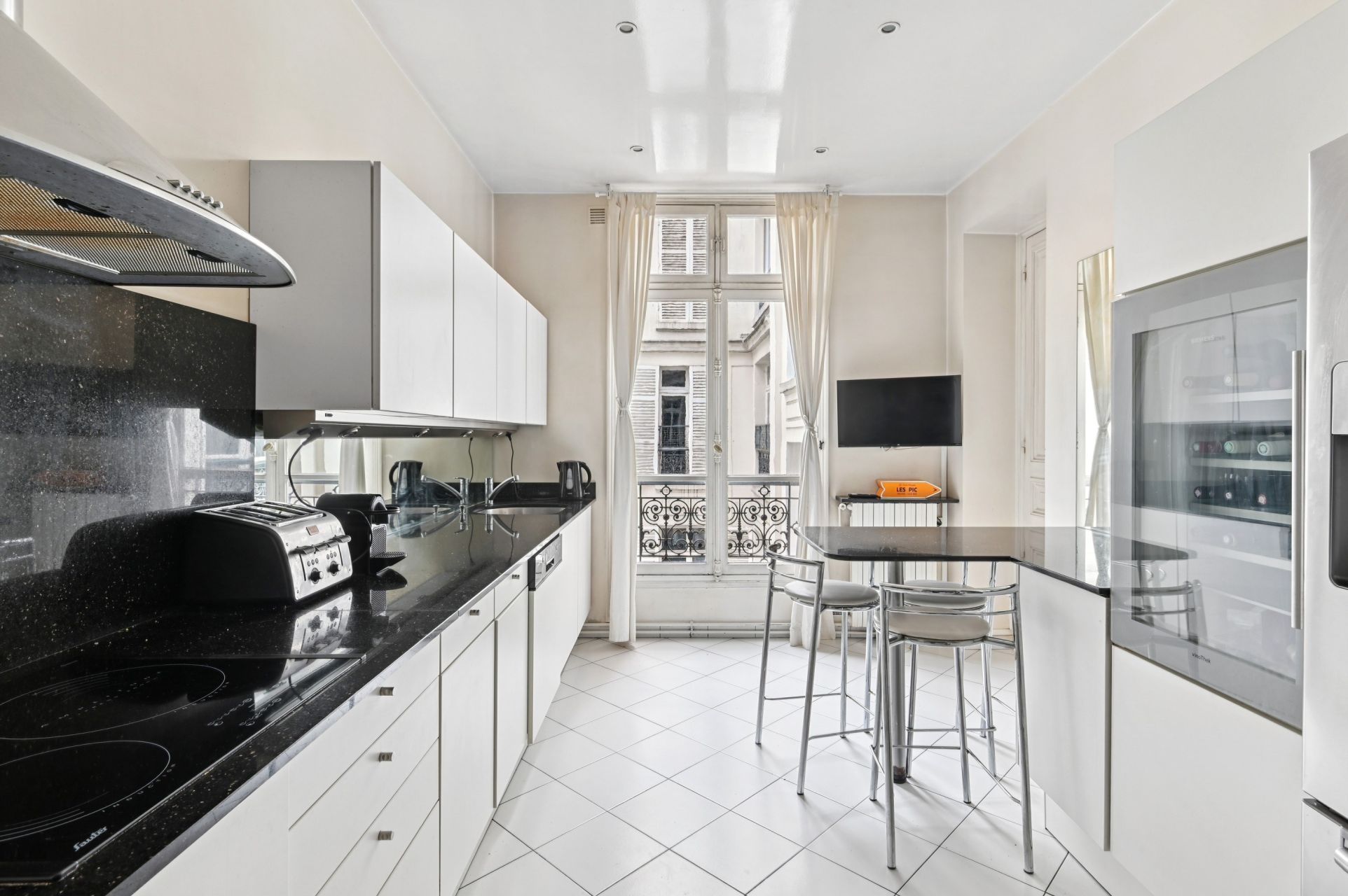 luxury apartment 5 Rooms for sale on PARIS (75008)