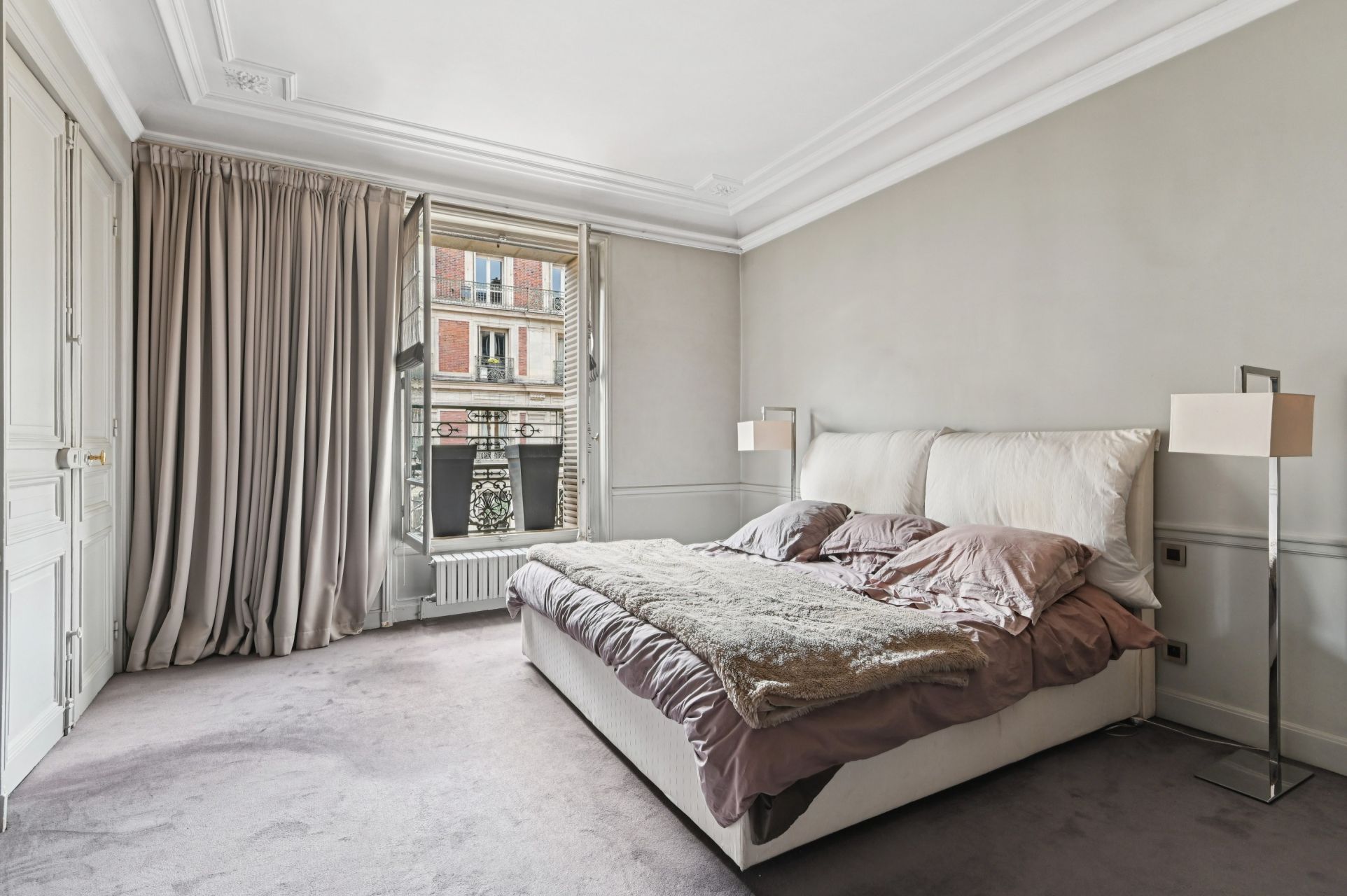 luxury apartment 5 Rooms for sale on PARIS (75008)