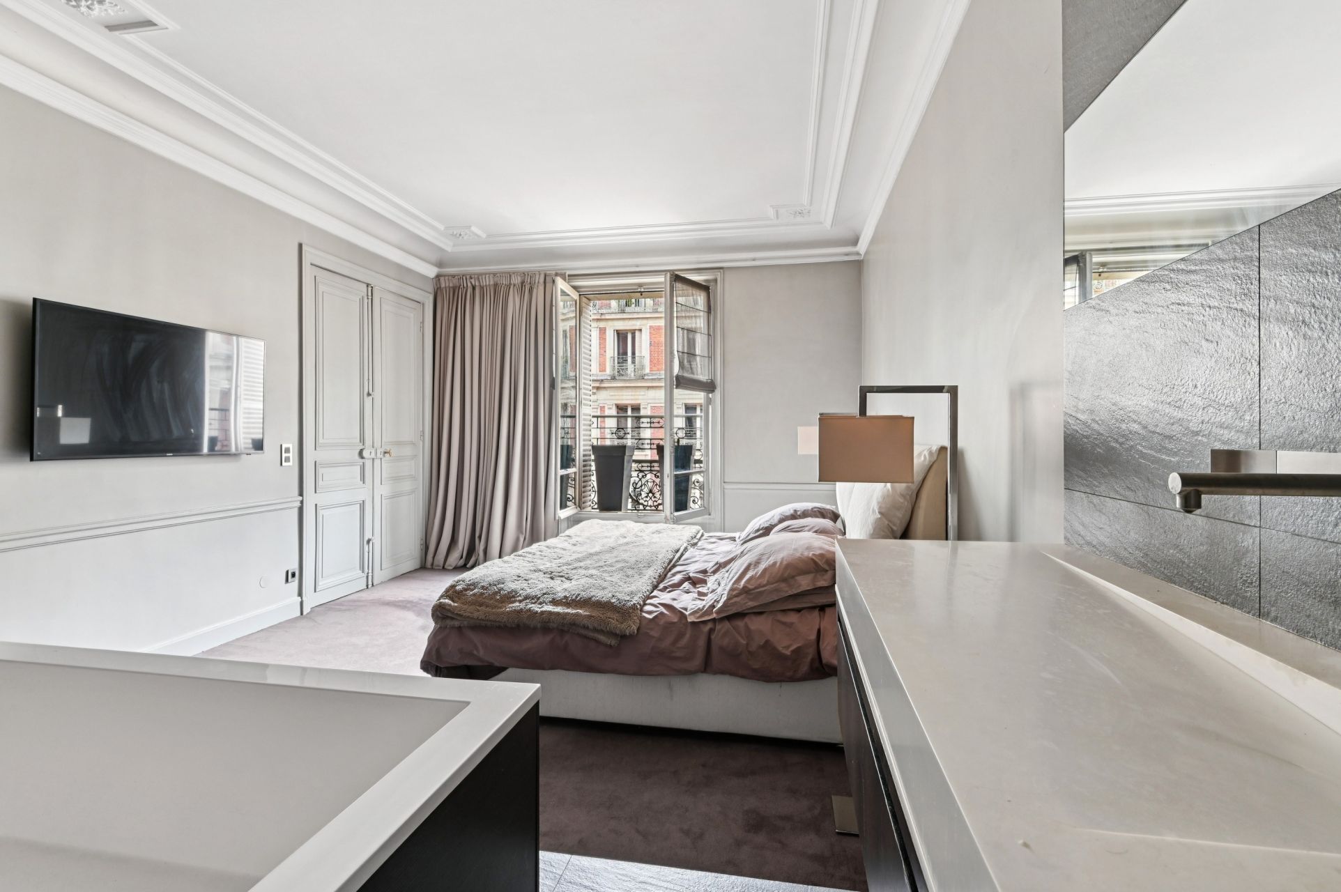 luxury apartment 5 Rooms for sale on PARIS (75008)