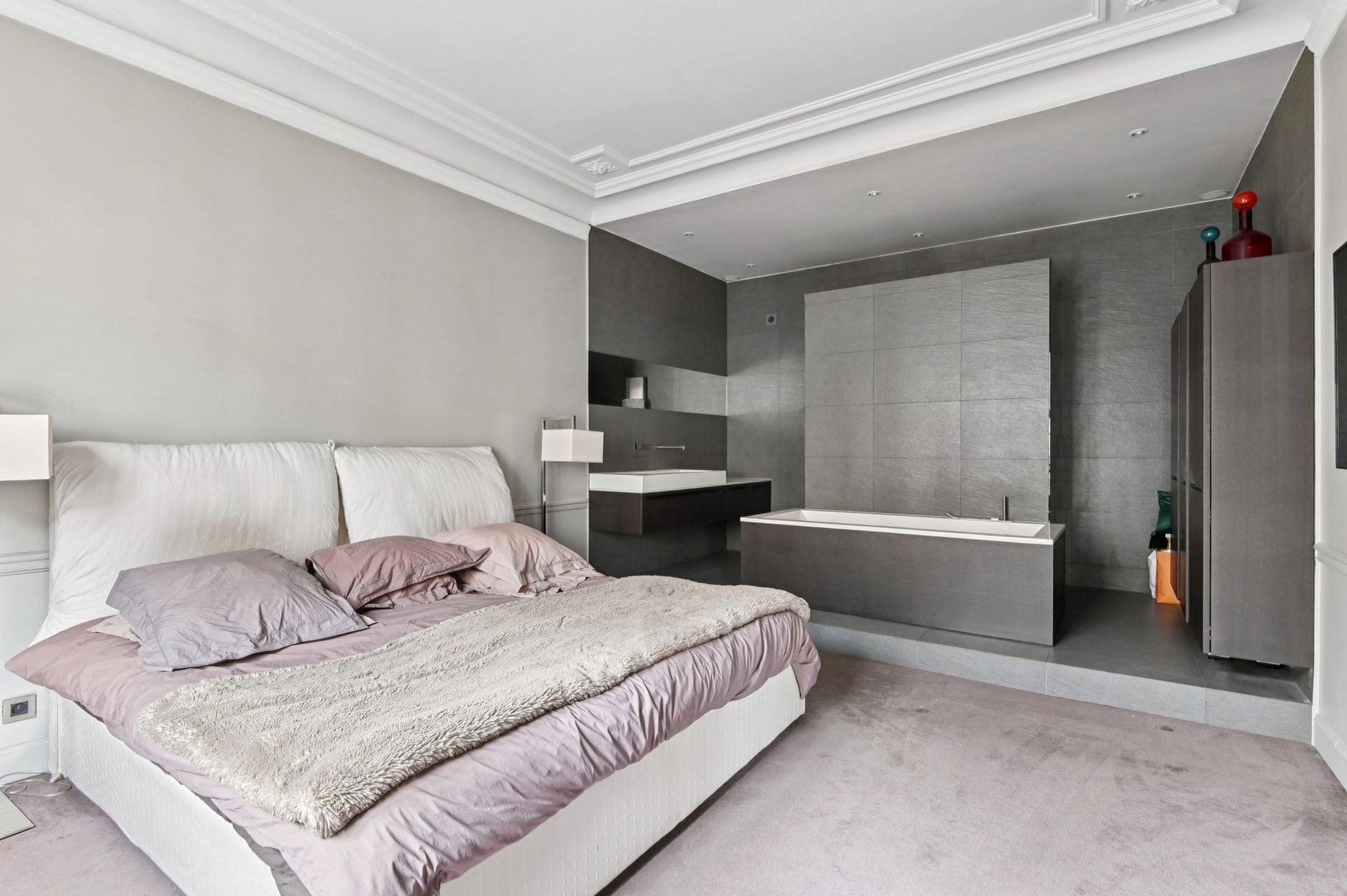 luxury apartment 5 Rooms for sale on PARIS (75008)