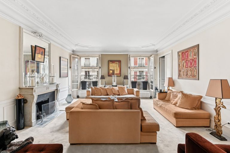 luxury apartment 5 Rooms for sale on PARIS (75008)