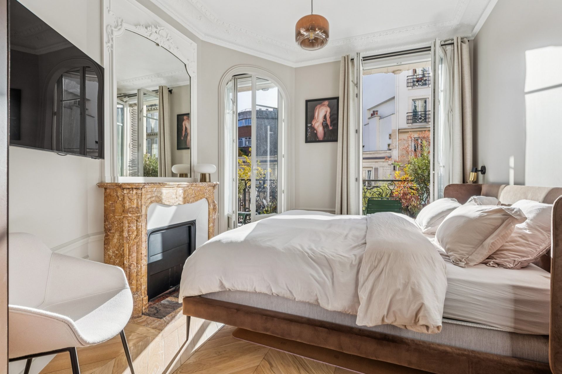 luxury apartment 6 Rooms for sale on PARIS (75010)