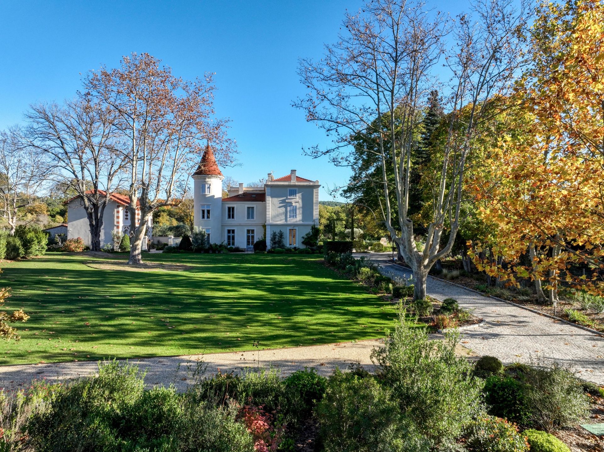 luxury house 12 Rooms for sale on AIX EN PROVENCE (13100)