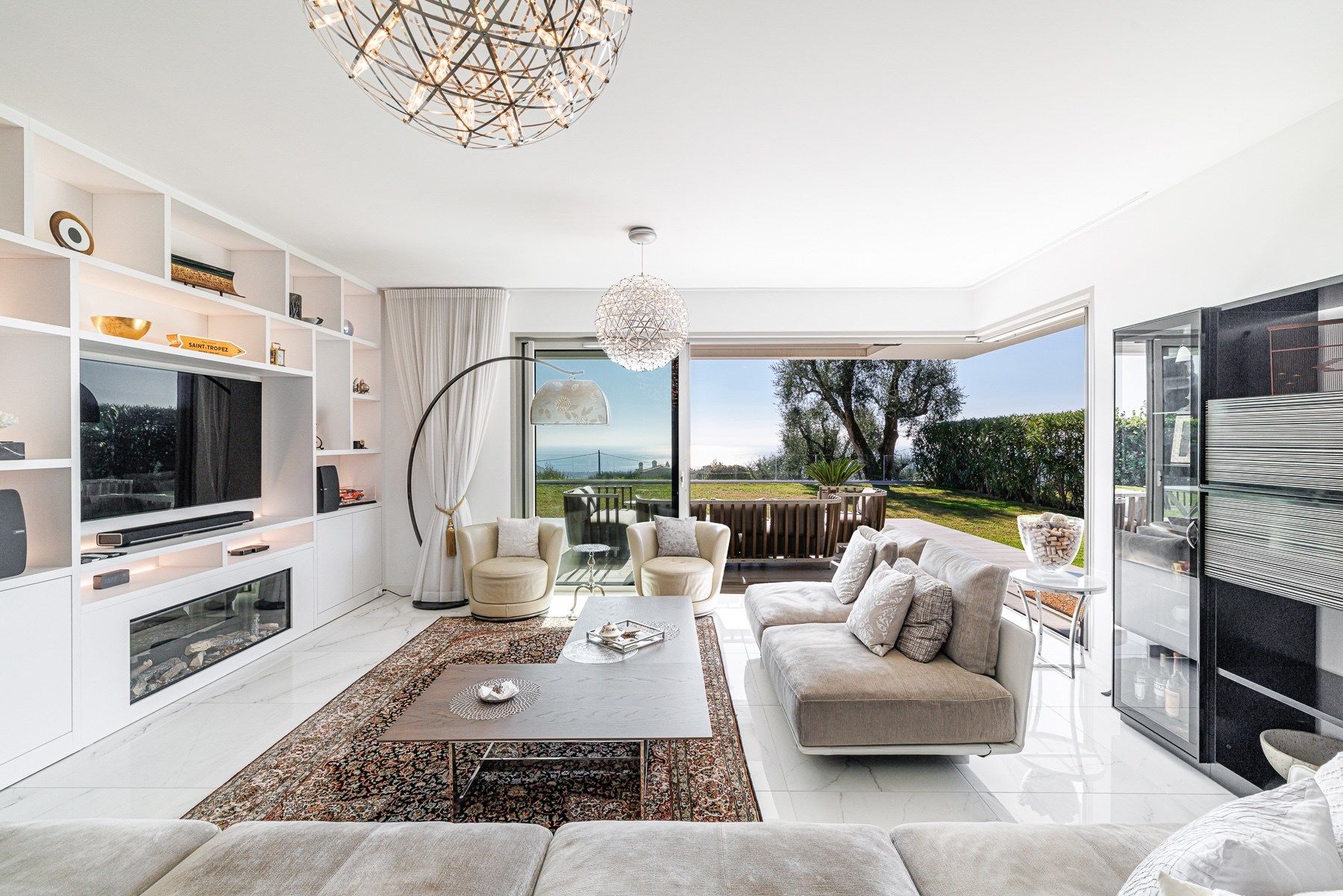 luxury apartment 6 Rooms for sale on NICE (06000)