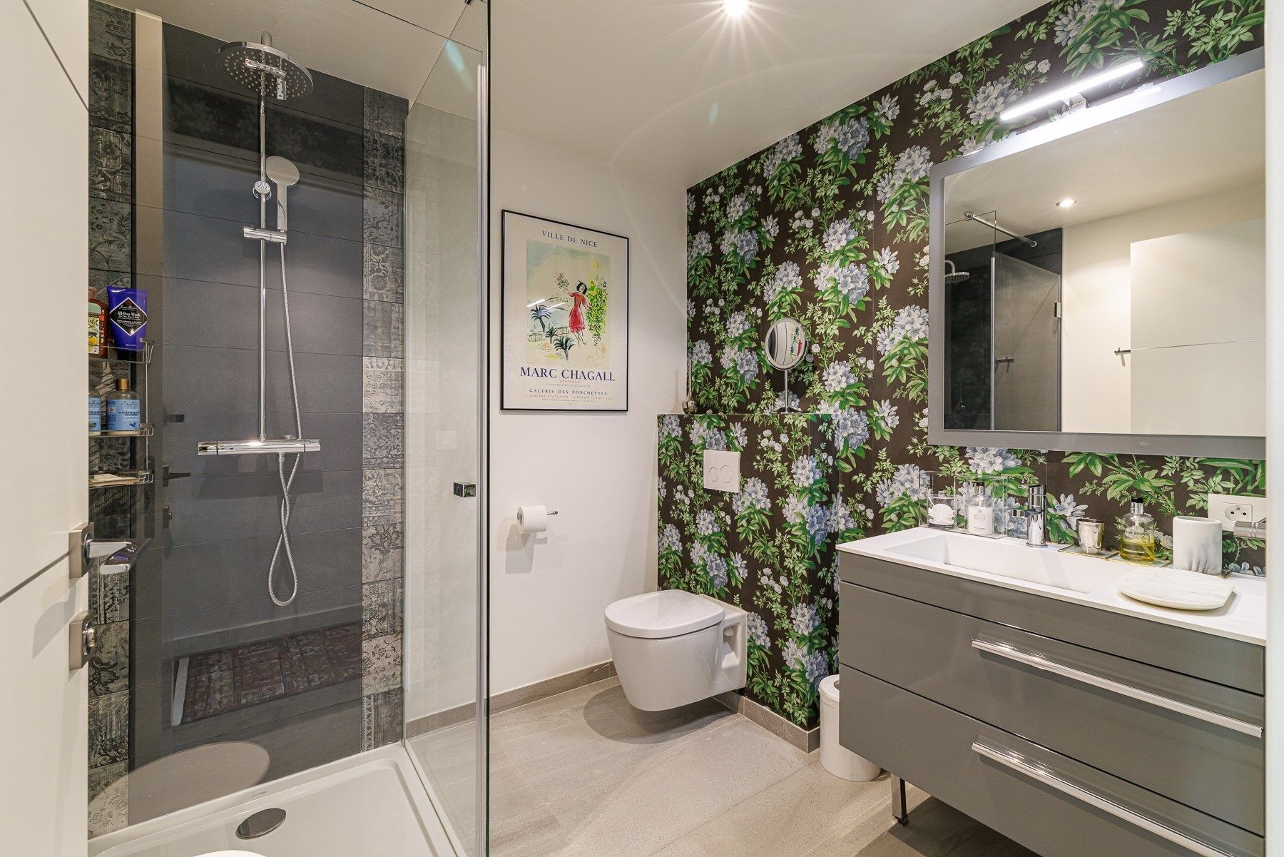 luxury apartment 6 Rooms for sale on NICE (06000)