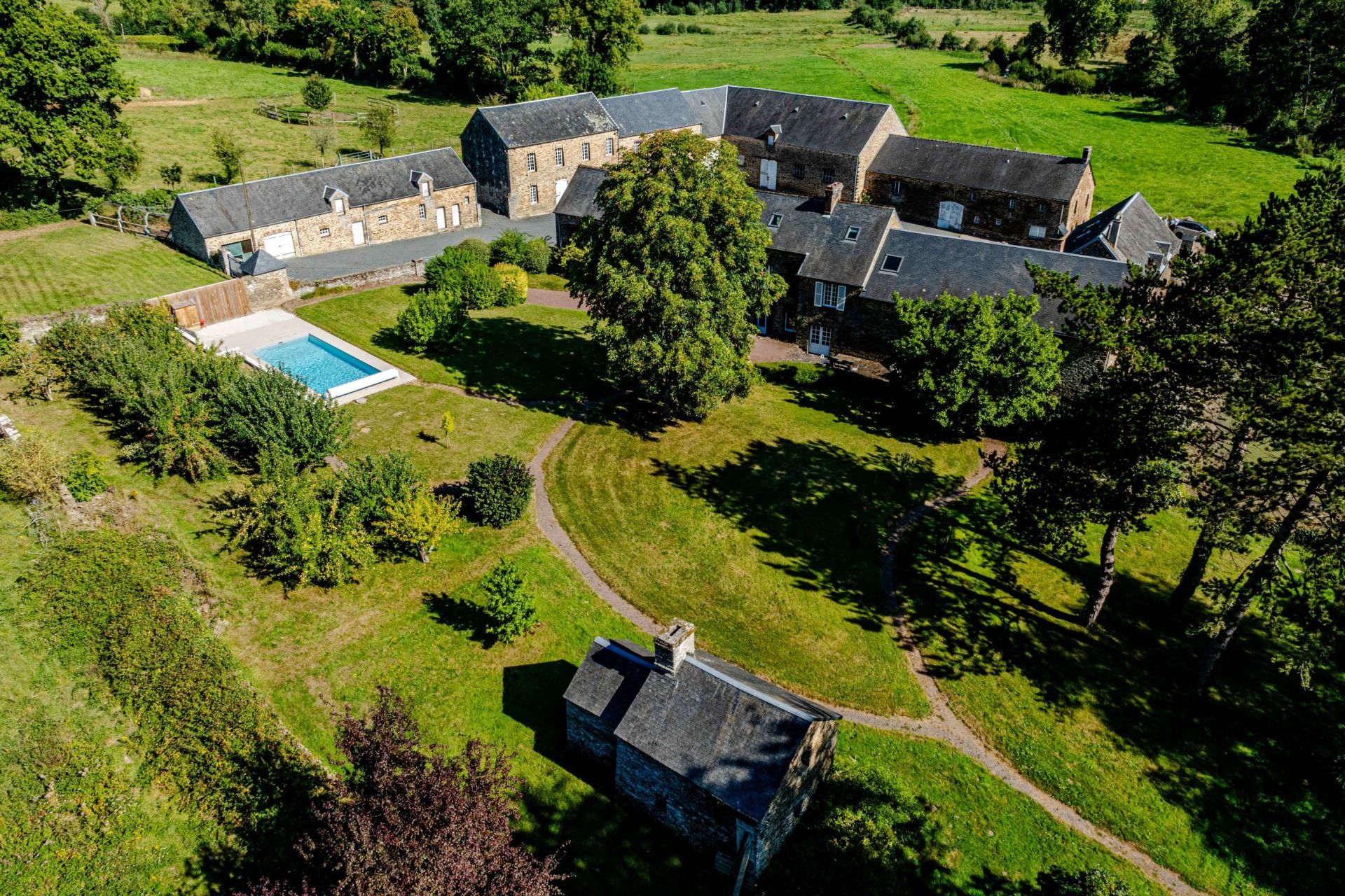 luxury house 19 Rooms for sale on BAYEUX (14400)